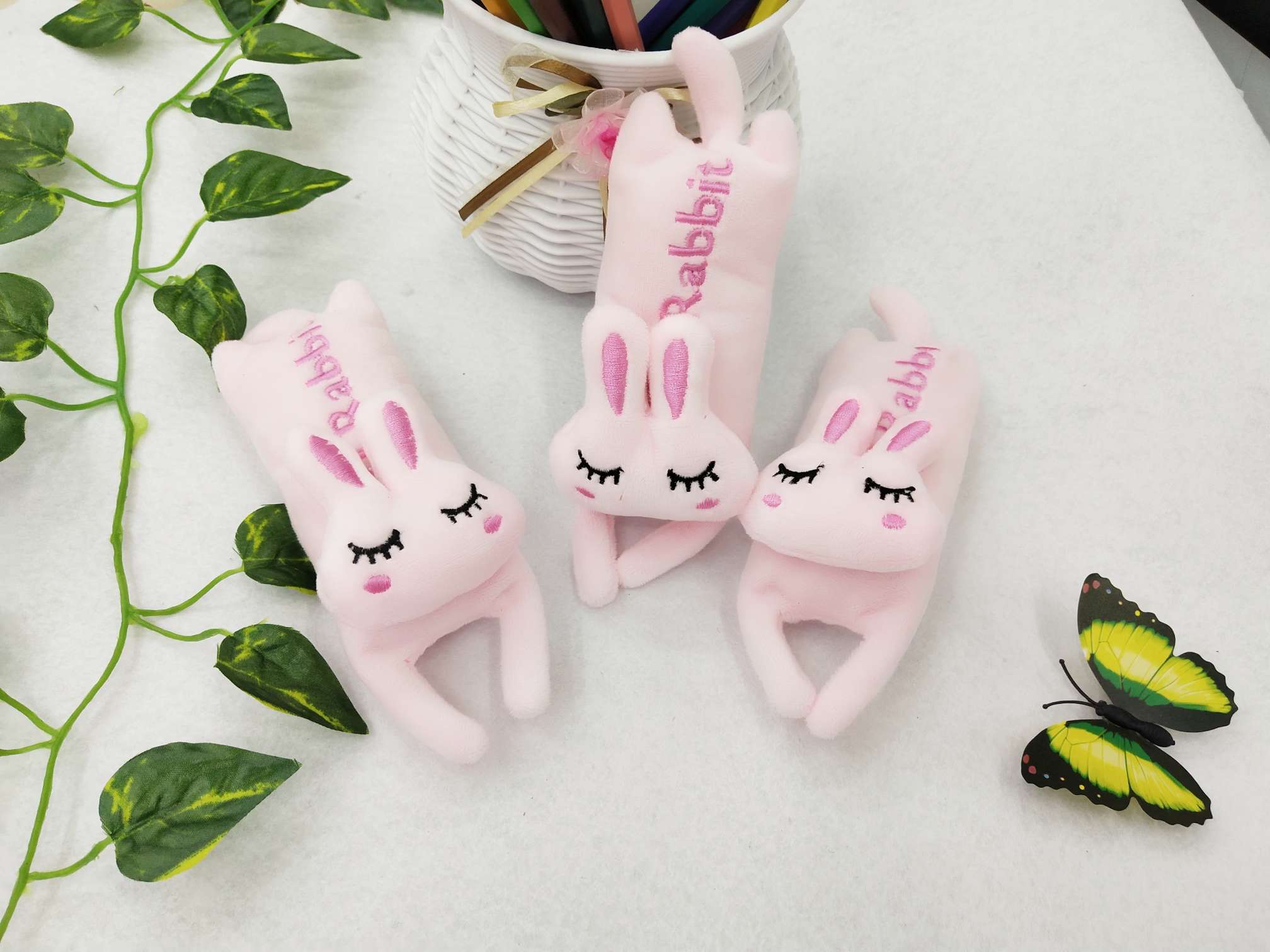 爆款毛绒卡通爬爬兔围巾发带胸针发夹爬爬圈服装等毛绒卡通配饰