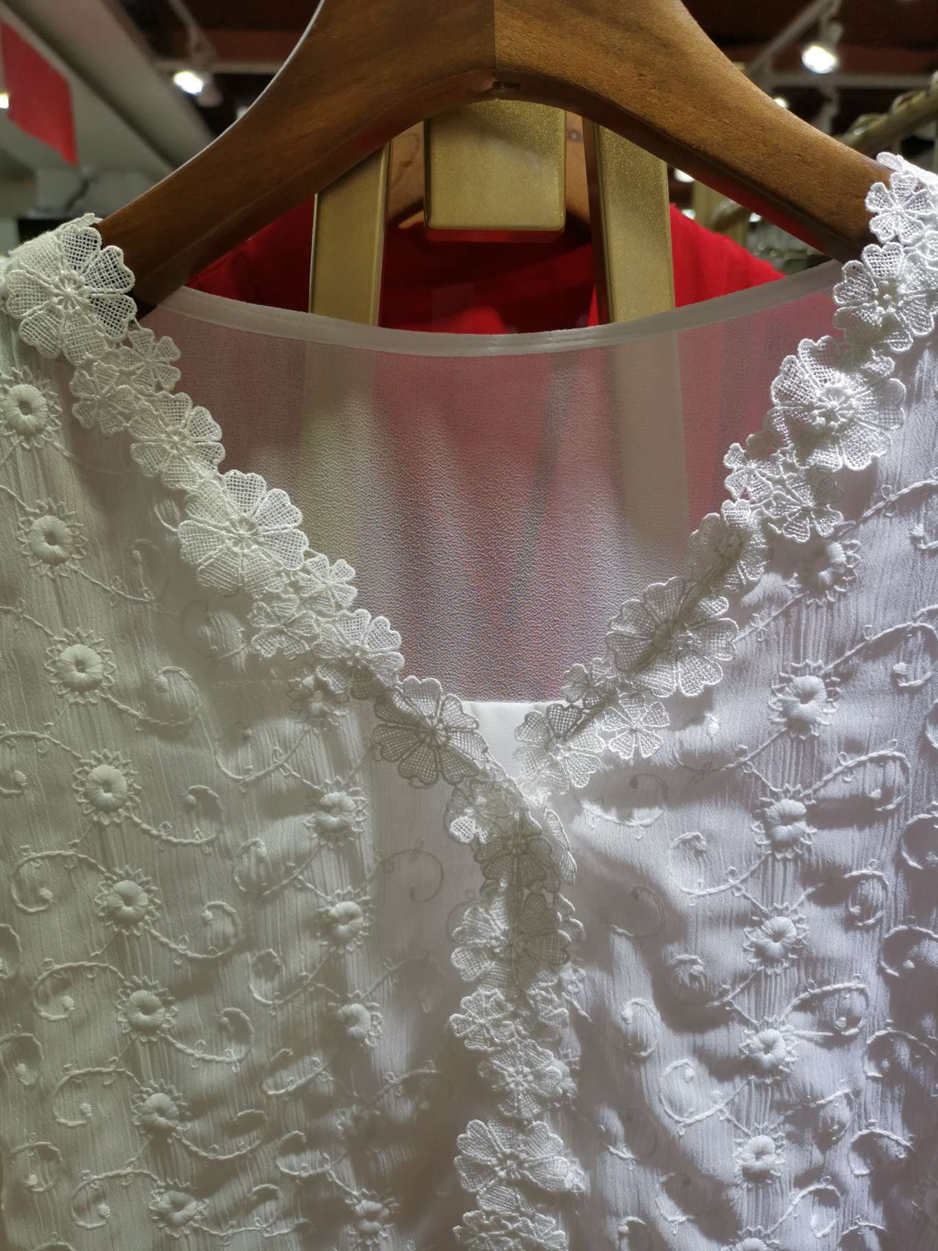 Lace-trimmed embroidered women's shirt details Picture