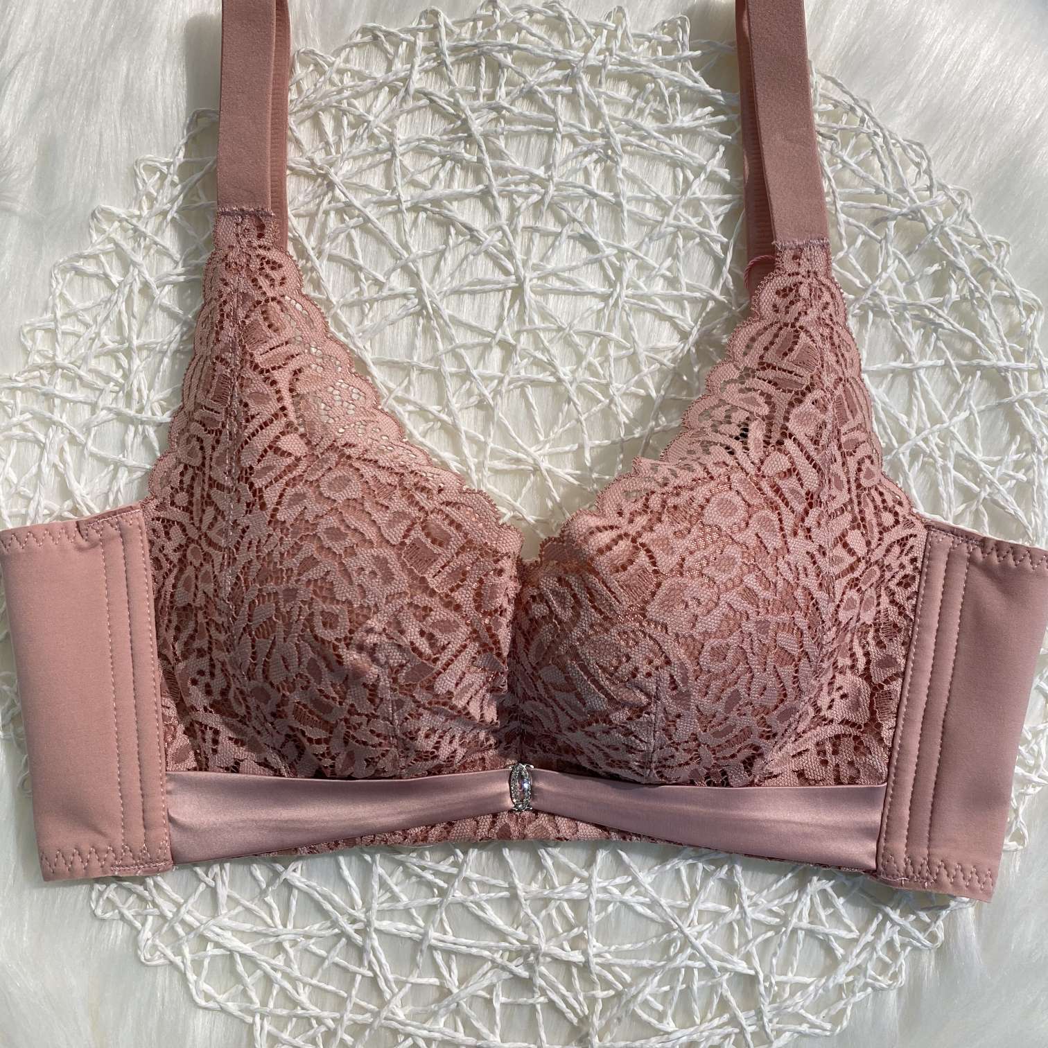 735# Lightweight, Close-Fitting, Soft And Breathable Gathering (Starting From 10 Pieces) Application Scenario