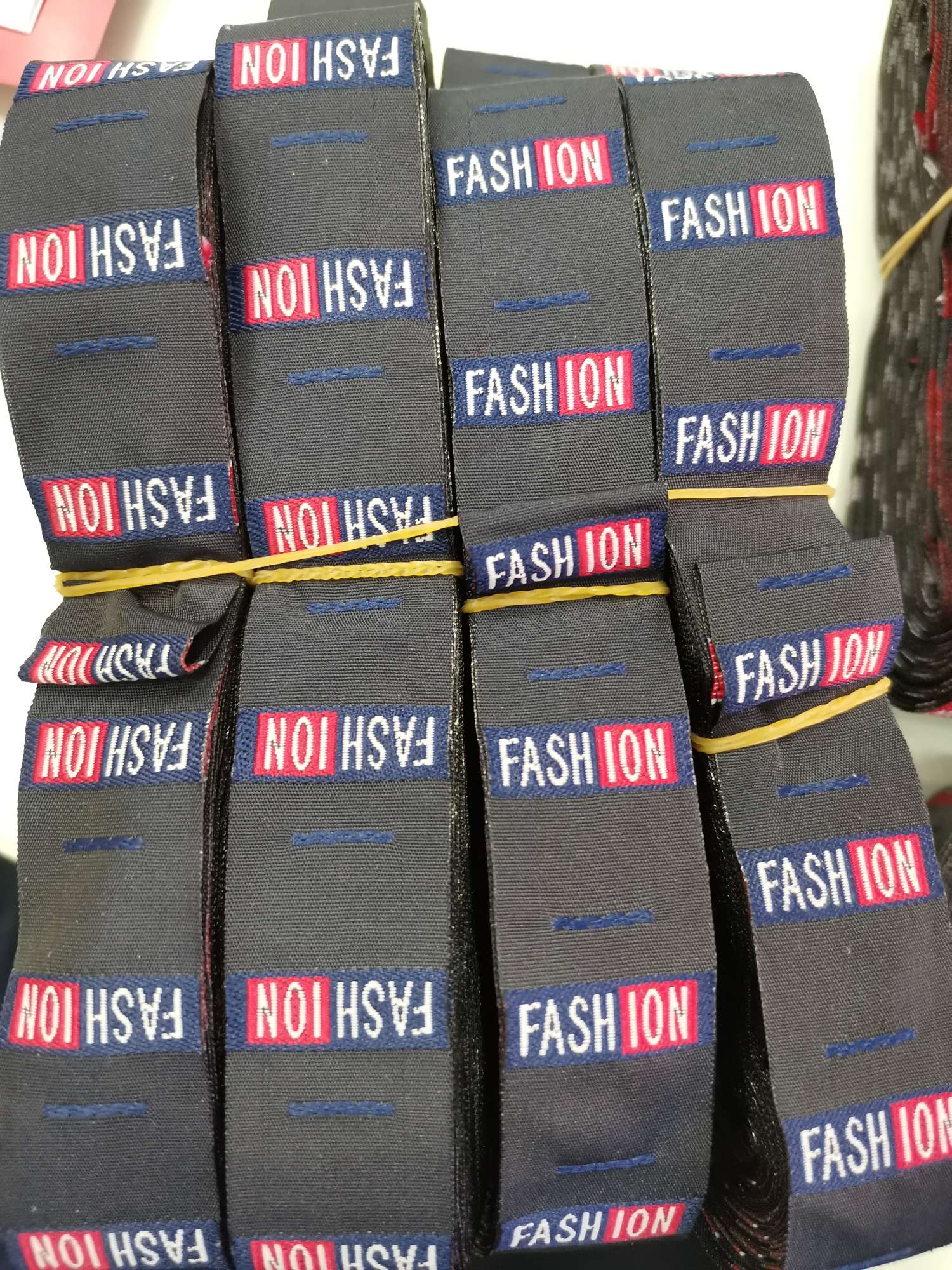 Clip Label Cloth Label Clothing Collar Wholesale Customized Woven Label For Women's Clothing Washing Label