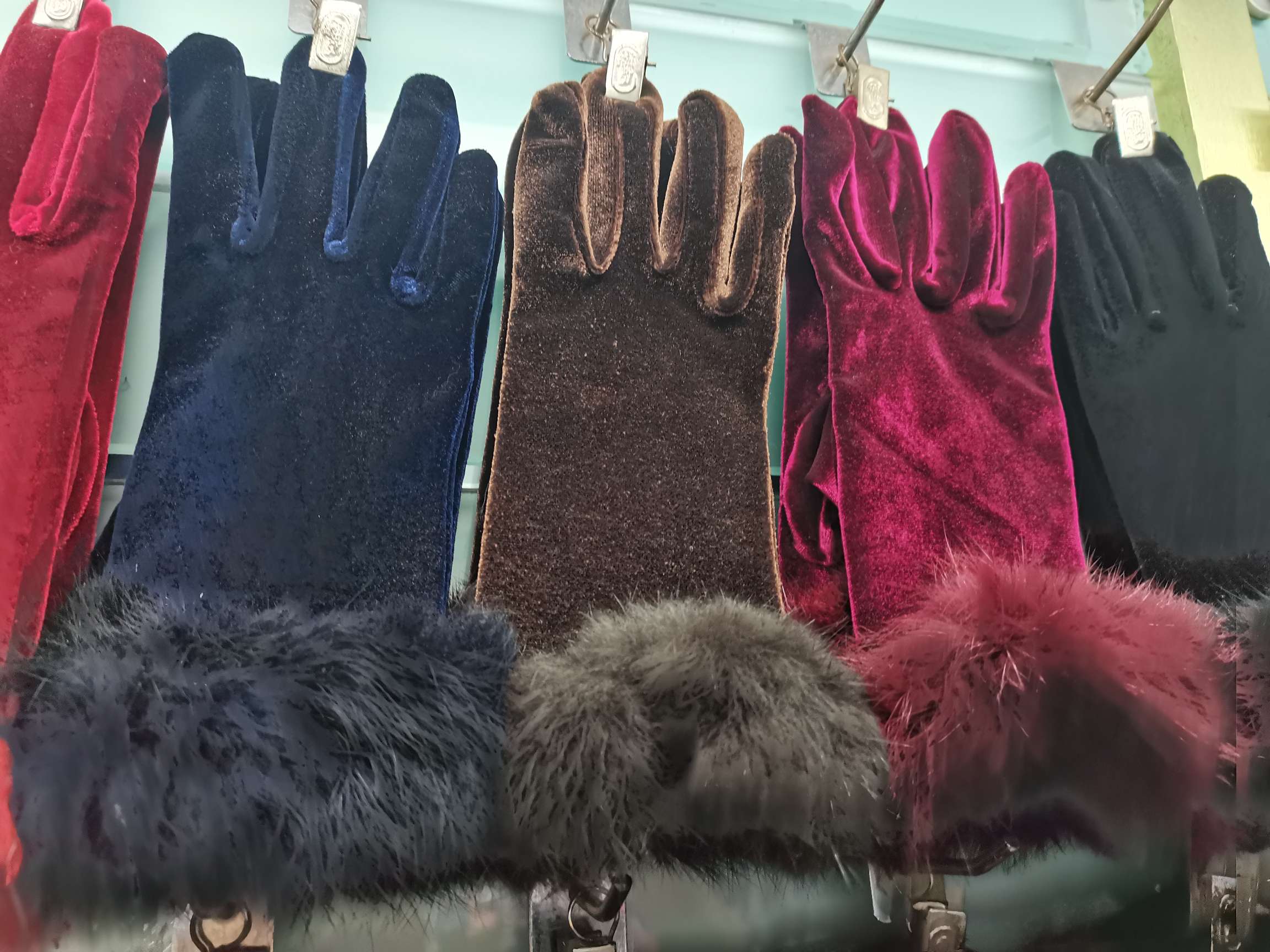 Gold velvet gloves thumbnail