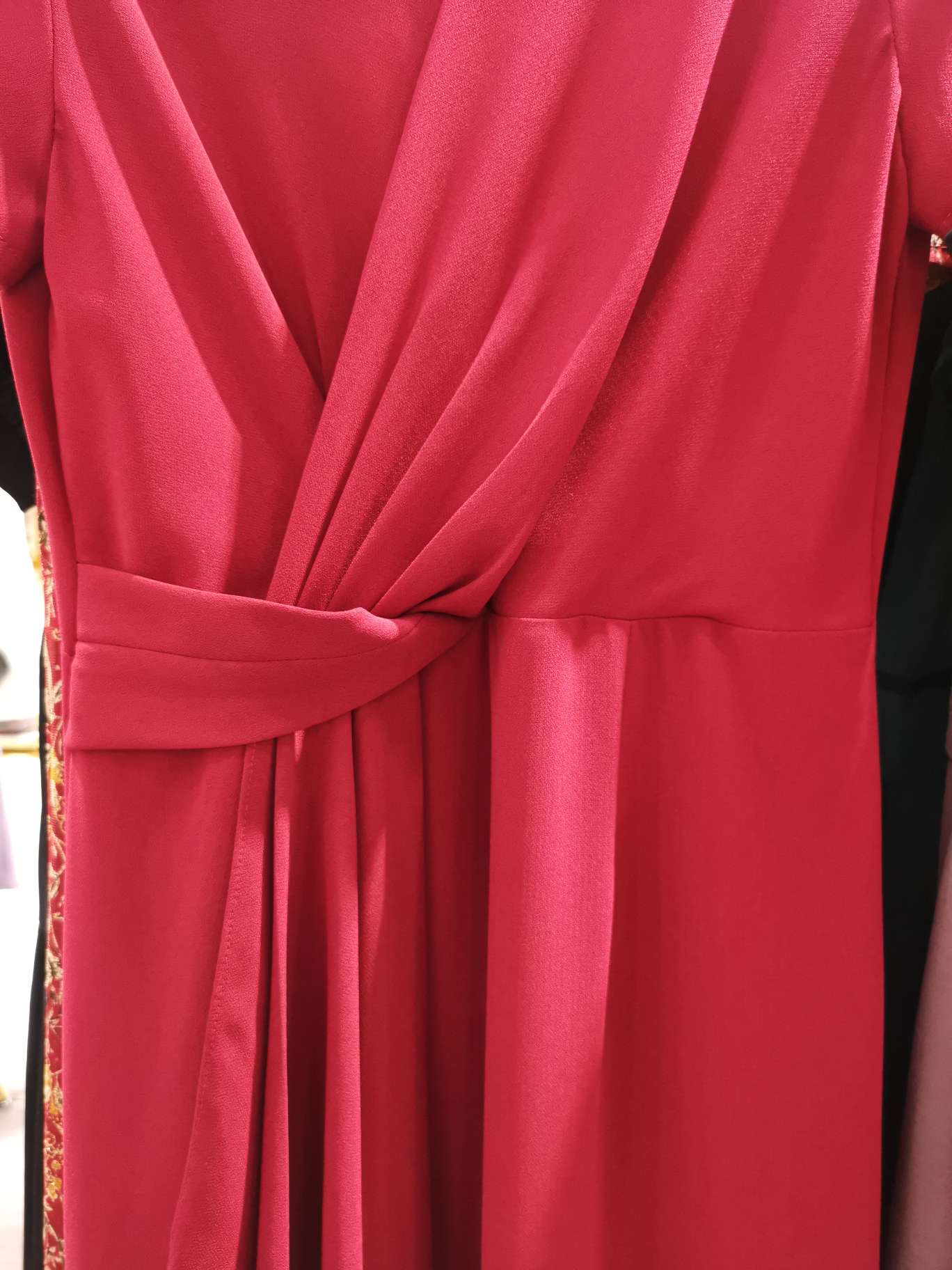 A long dress with a big red Y-neck belt details Picture