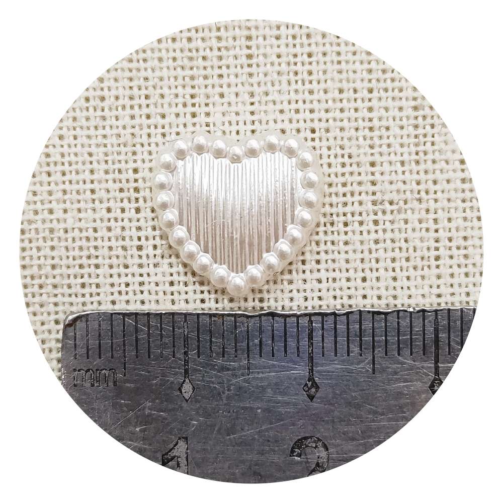 竖纹桃心配饰细节图