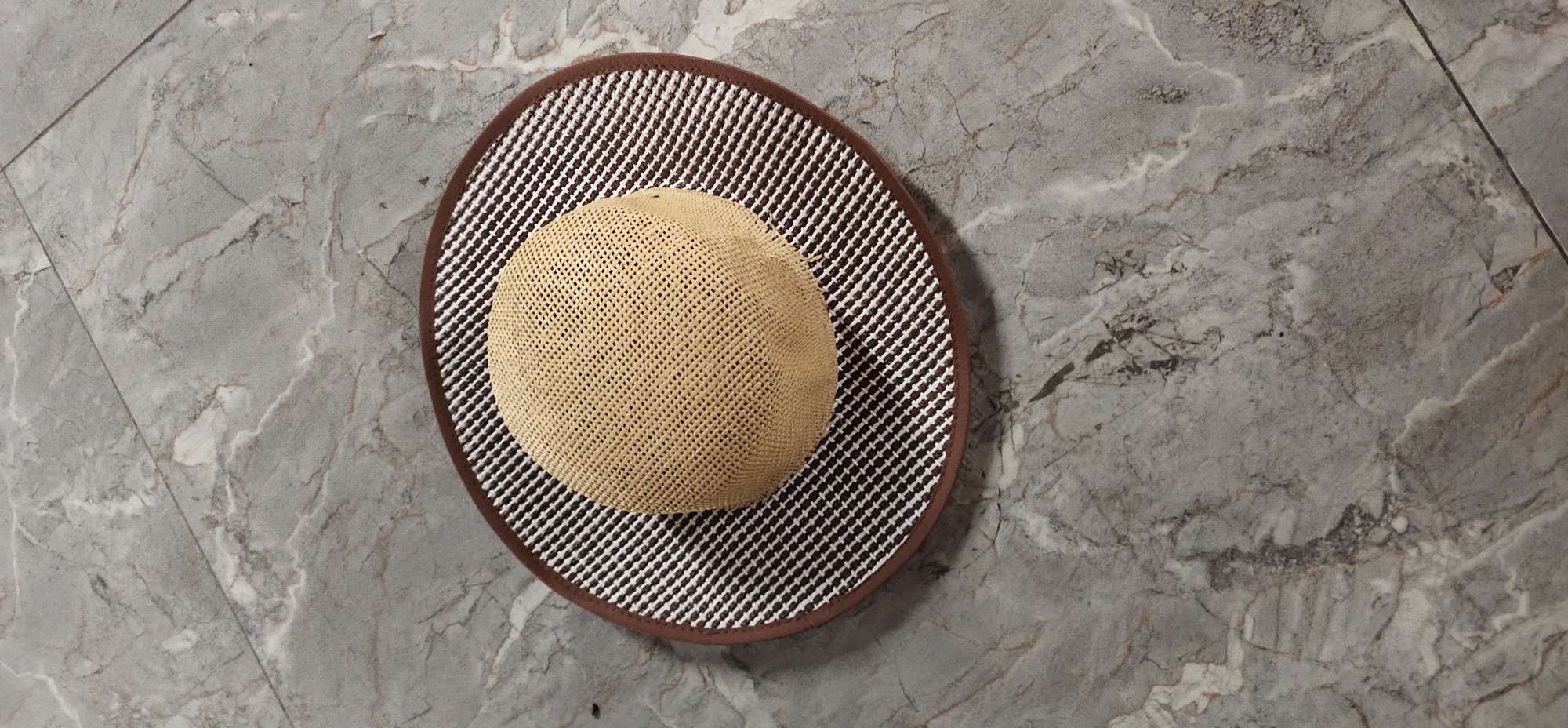 Paper and cloth color-blocked wide-brimmed hat