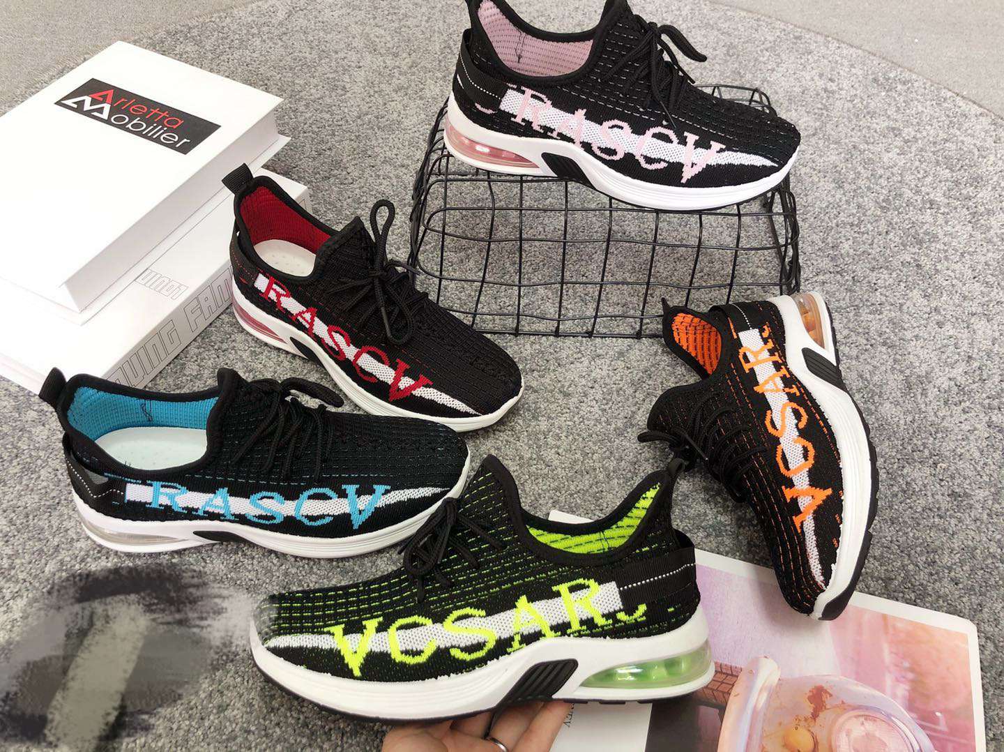 Real air cushion single piece flying knitting shoes