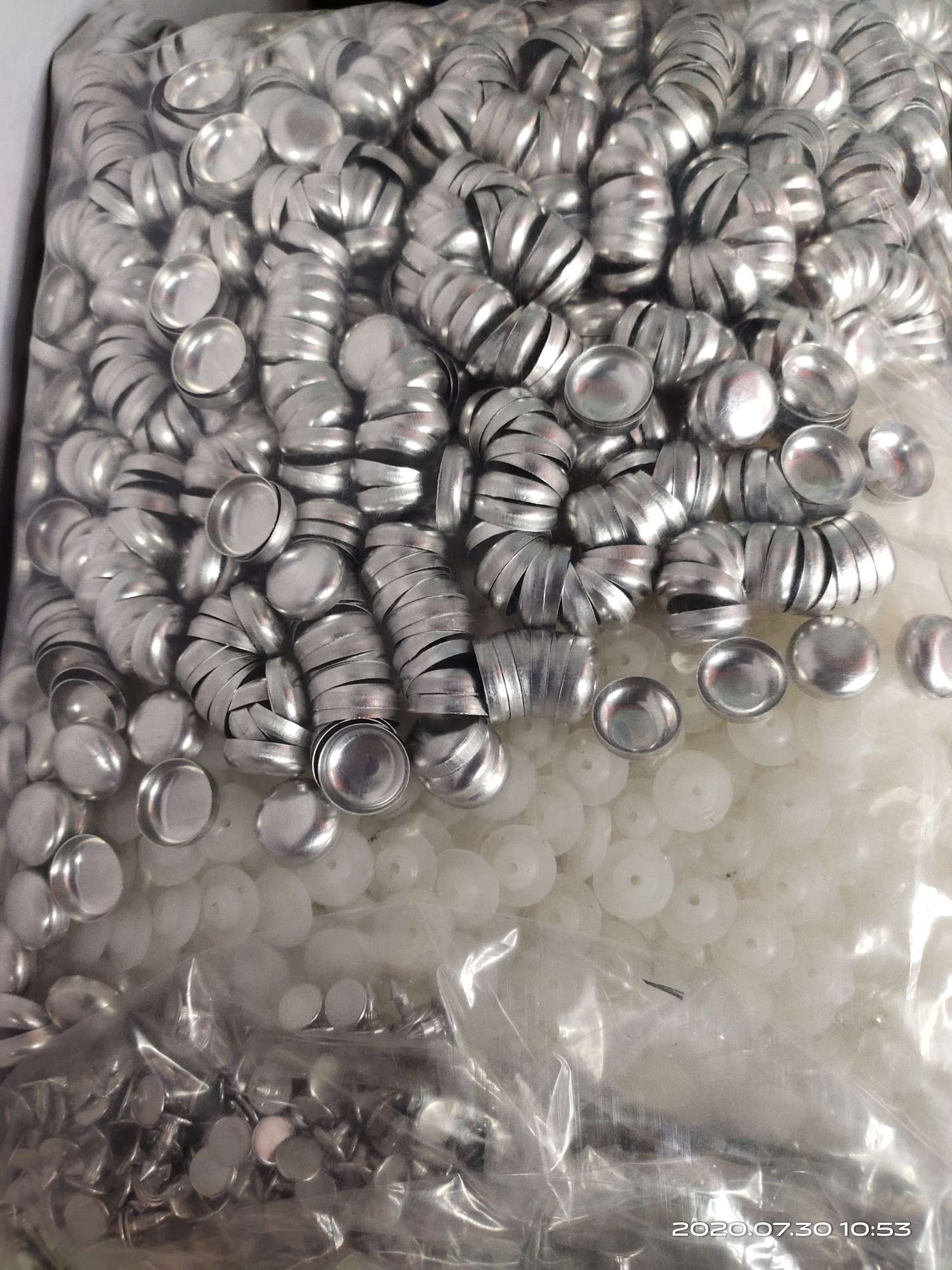 Specialized in cap studs, specializing in various types of cap studs with air holes, including 3X3 and 20X20, single and double sides Specification image