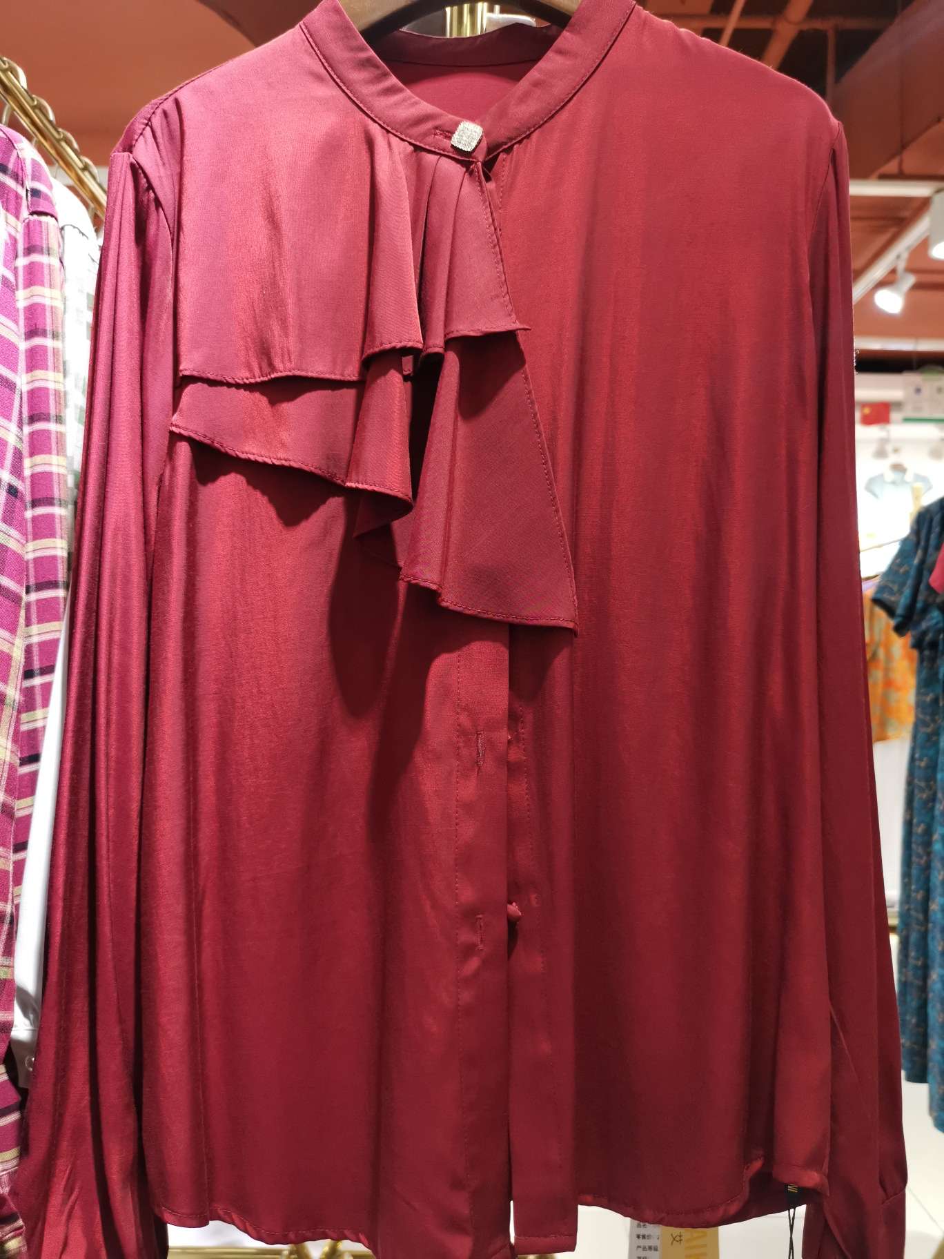 V-button fashionable long-sleeved women's top