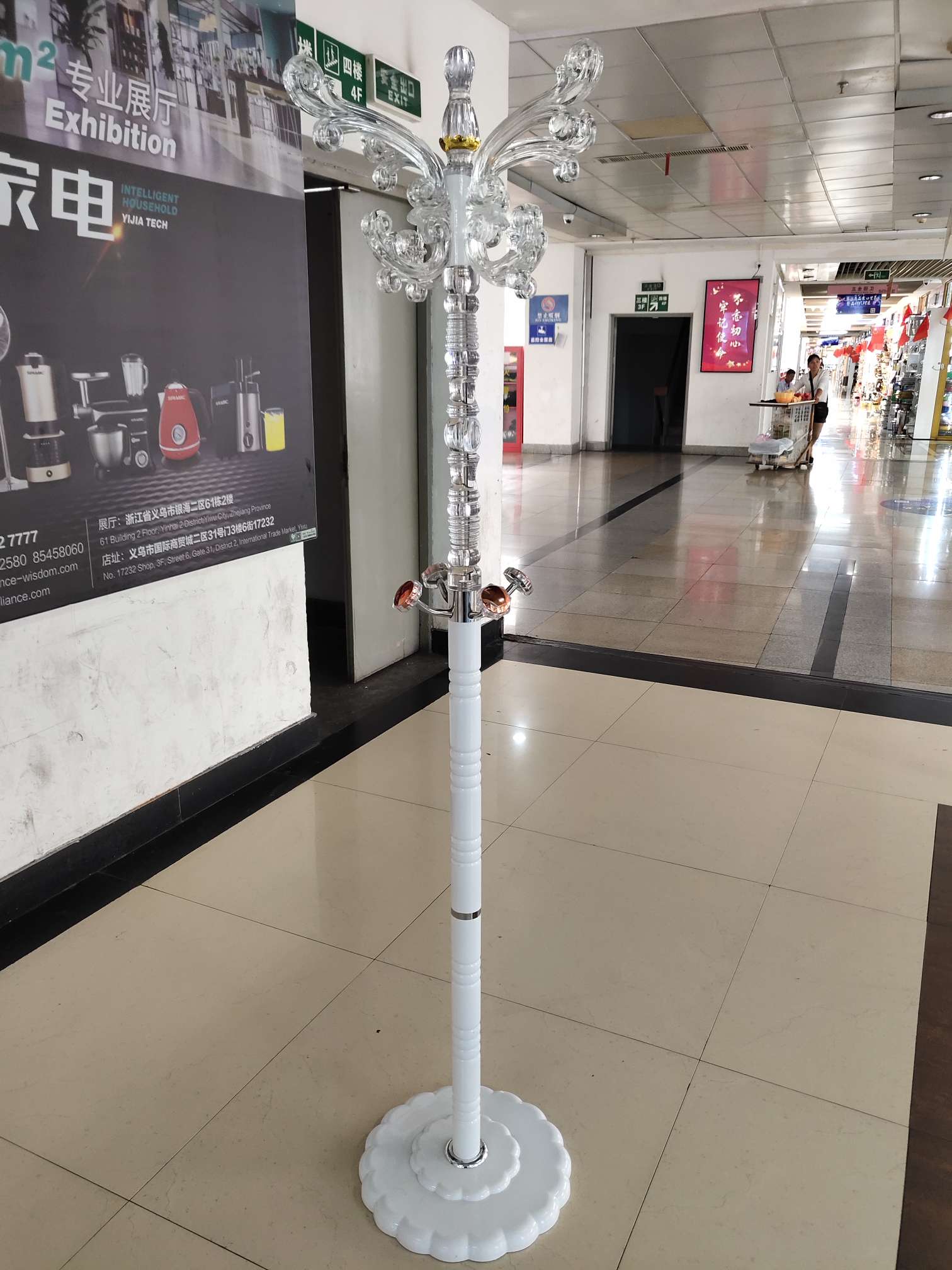 水晶衣帽架
