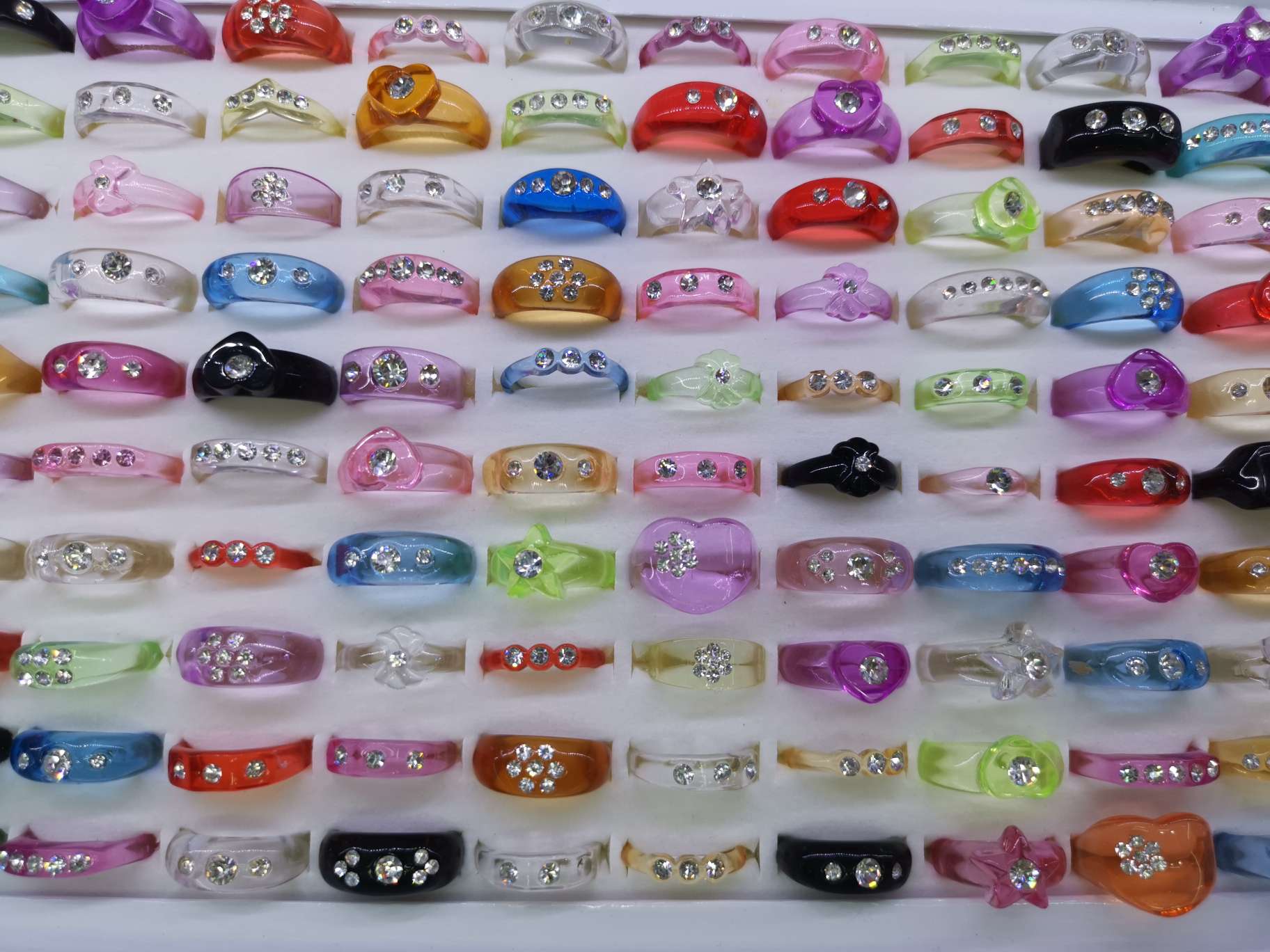 Resin rhinestone ring pop accessory, medium