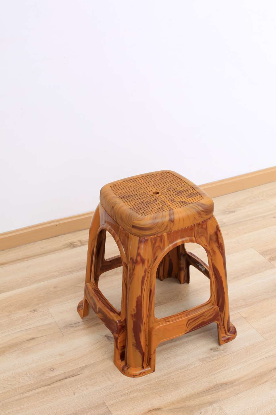 厂家直销仿木纹塑料凳子凳子塑料制品日用品高凳