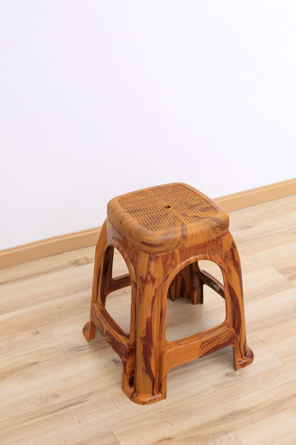 Factory direct sales of wood-grain plastic stools, plastic products for daily use, high stools