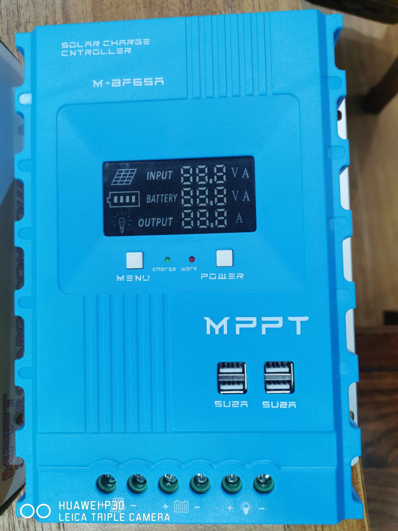太阳能控制器实物图