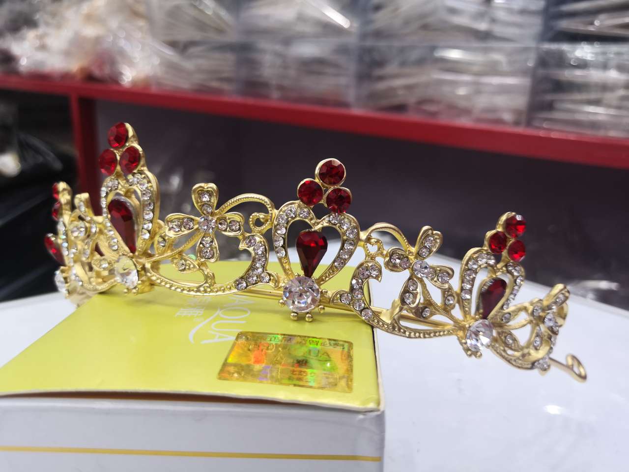 High-quality colored diamond crown details Picture