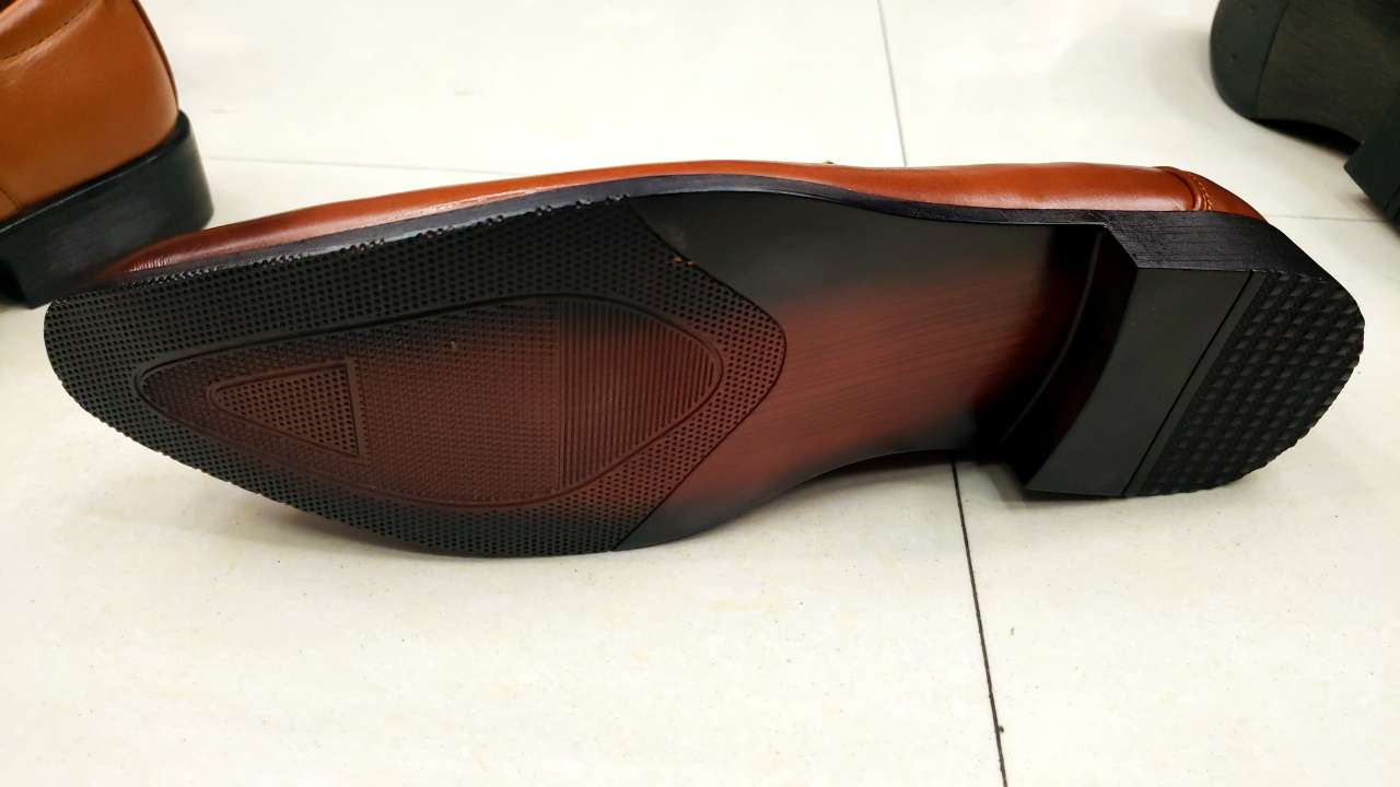 Formal suit leather shoes. Specification image