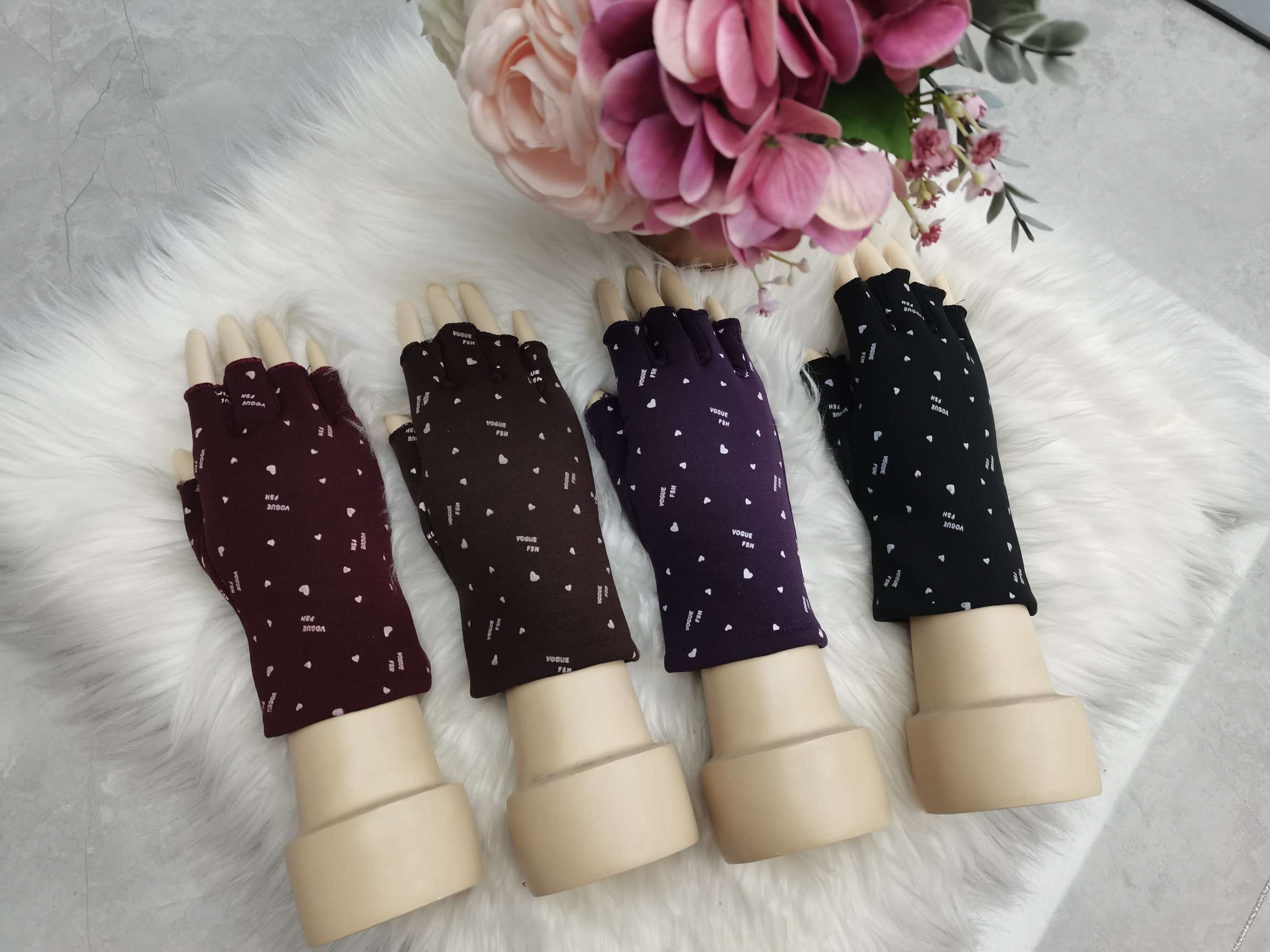Thickened old wool mittens thumbnail
