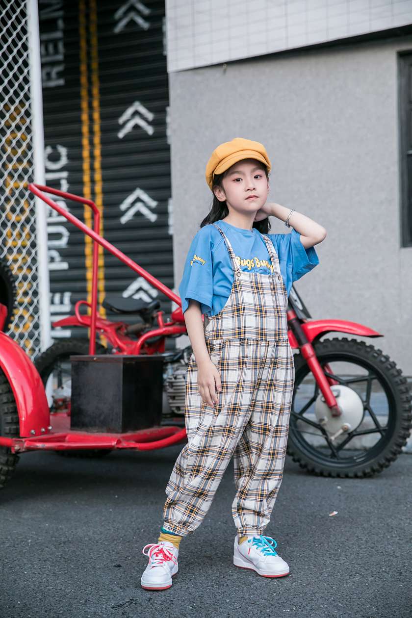 Plaid shoulder strap capri pants details Picture