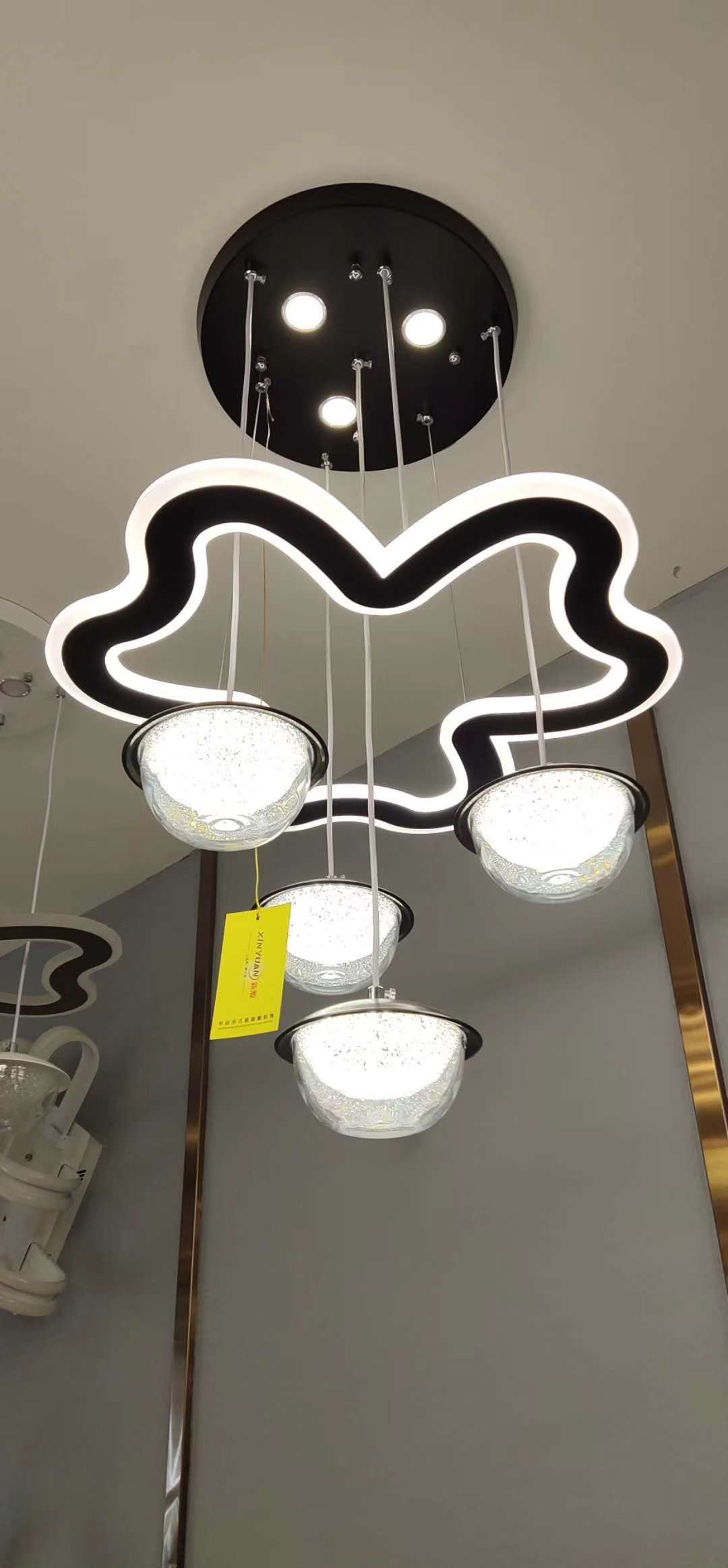 Yin xin home escandinavia candelabro de cristal moderno y minimalista iluminación influencers luz lujo salón dormitorio bar restaurante personalidad creativa modelos candelabro doméstico candelabro 2235 Item Picture