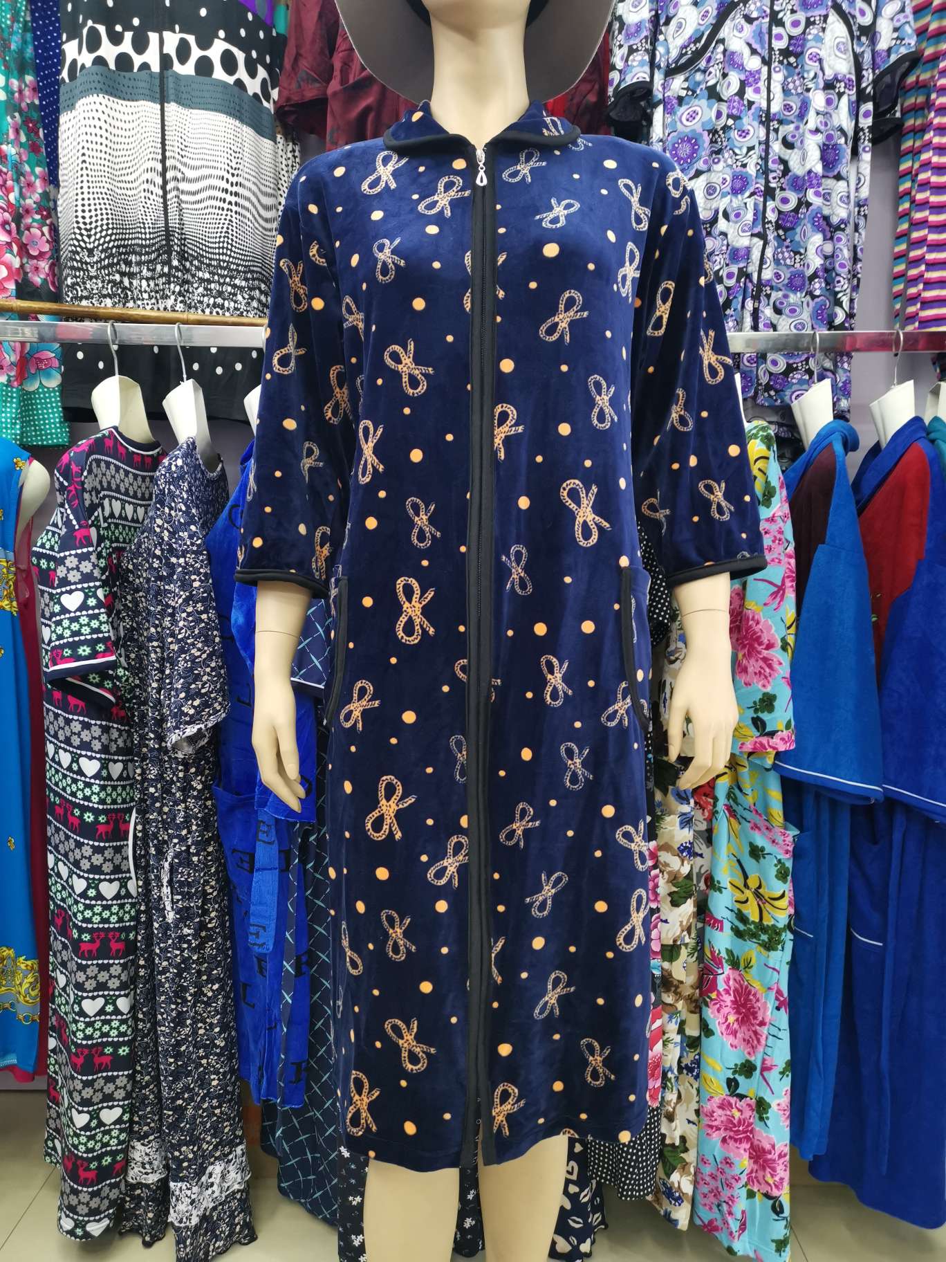 Plate-size women's autumn and winter seven-inch long-sleeved long dresses, square and round collars, Central Asian and Middle Eastern style home wear, pajamas details Picture