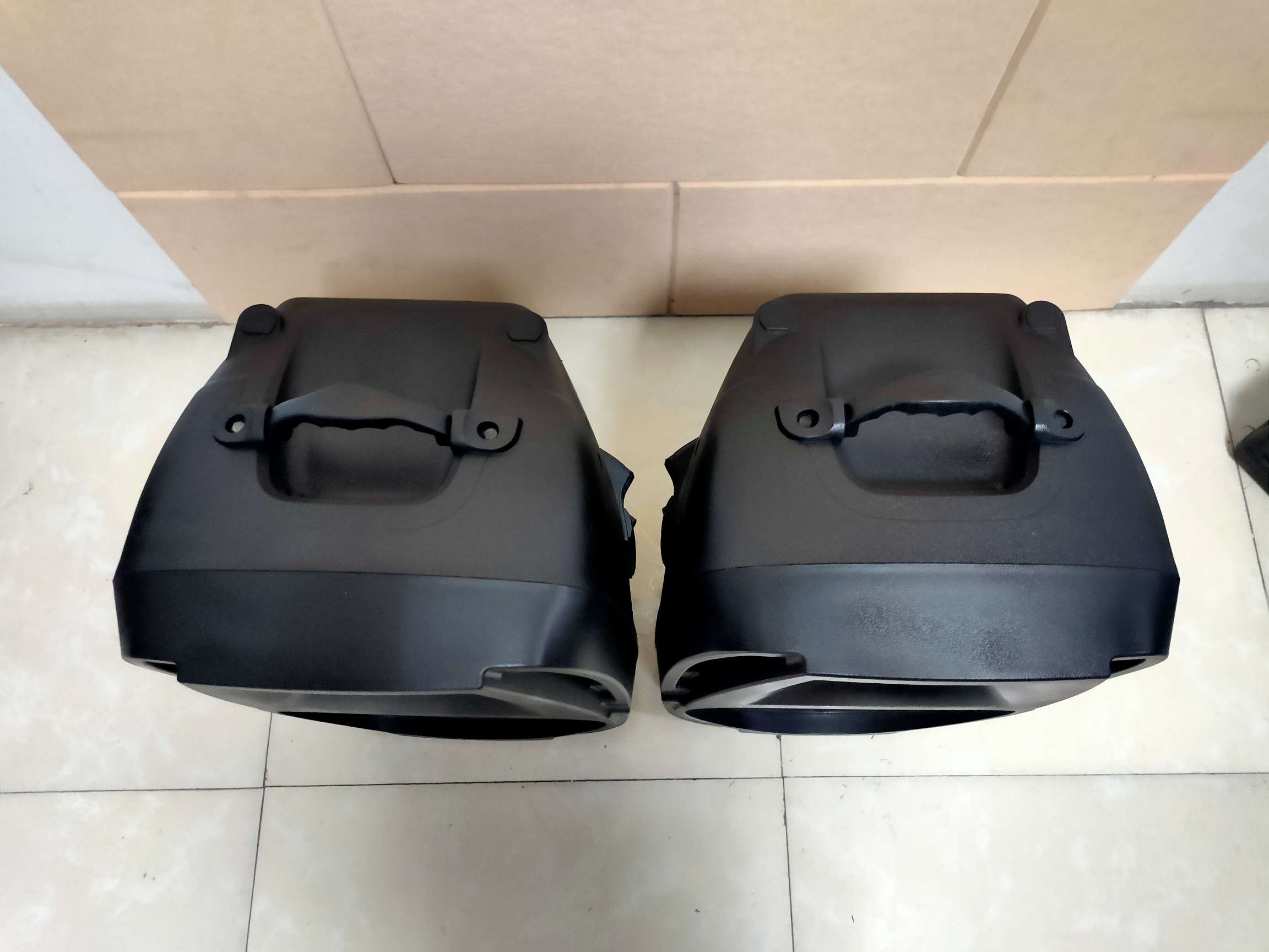 12寸塑料音响空箱体，镙纹高音，12寸喇叭低音，低音喇叭囗外直径32厘米，内径28厘米，前面铁网，后板配齐，一只不包邮价细节图