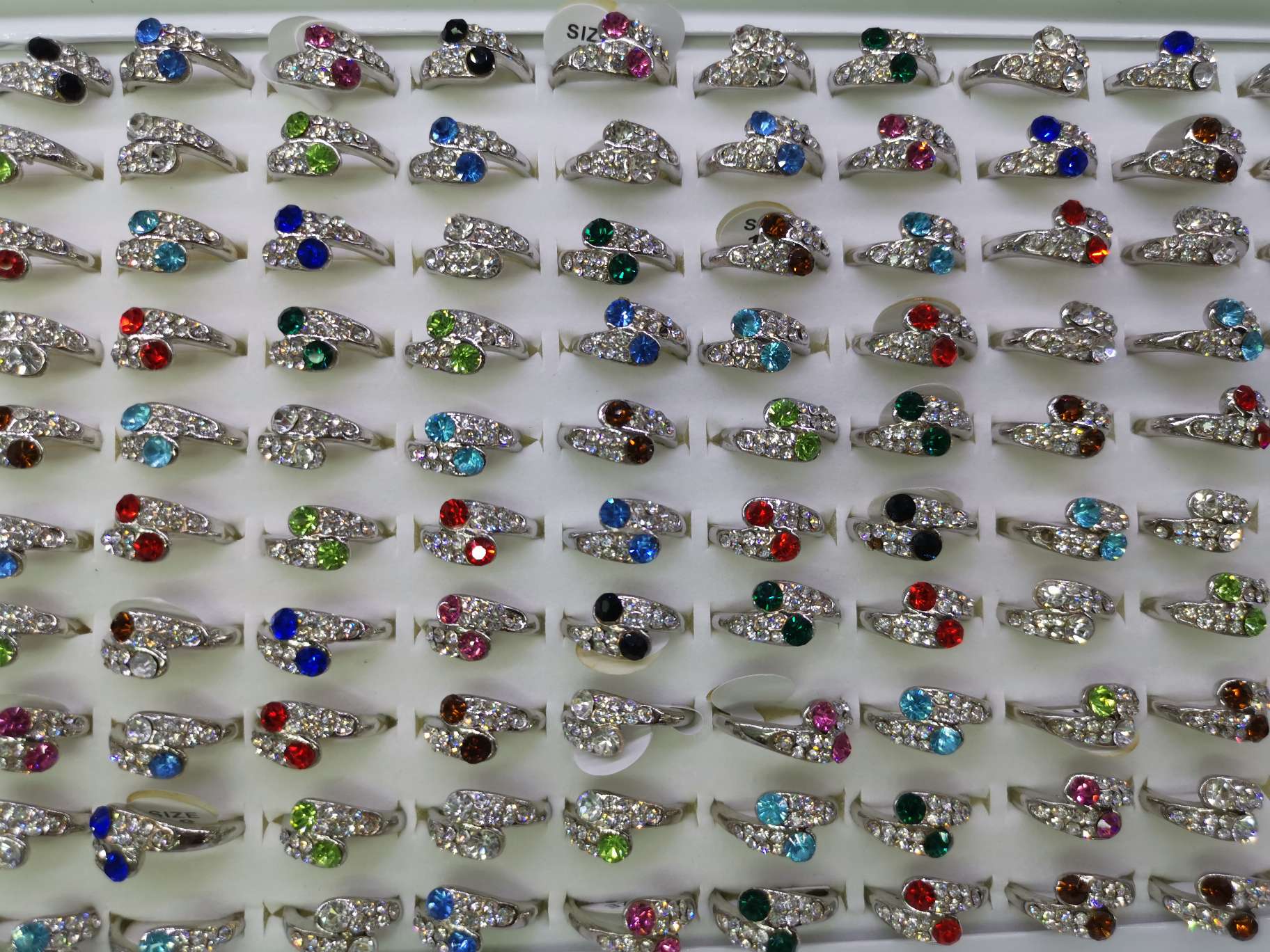 Double large diamond alloy rings are popular accessories