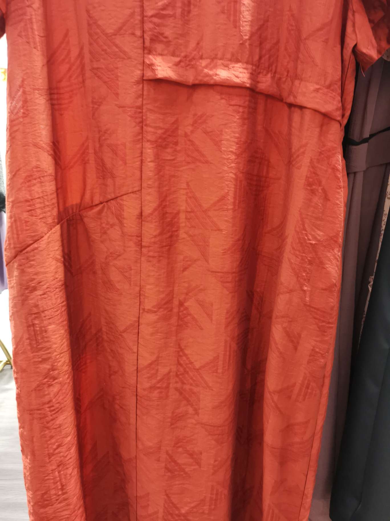 Fashionable round-neck straight dress details Picture