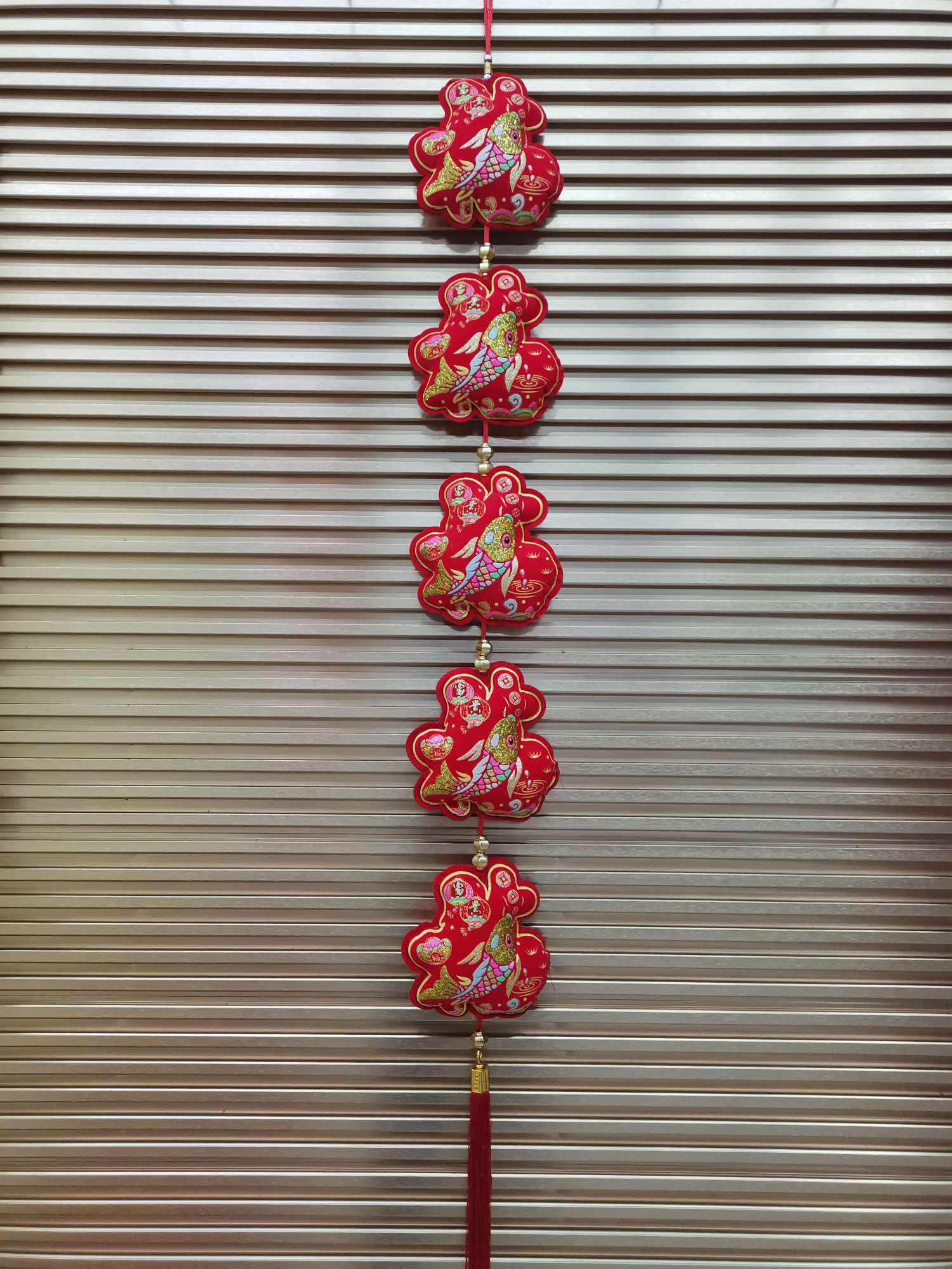 A large string of lucky buns with velvet, gold powder and colored paste printing