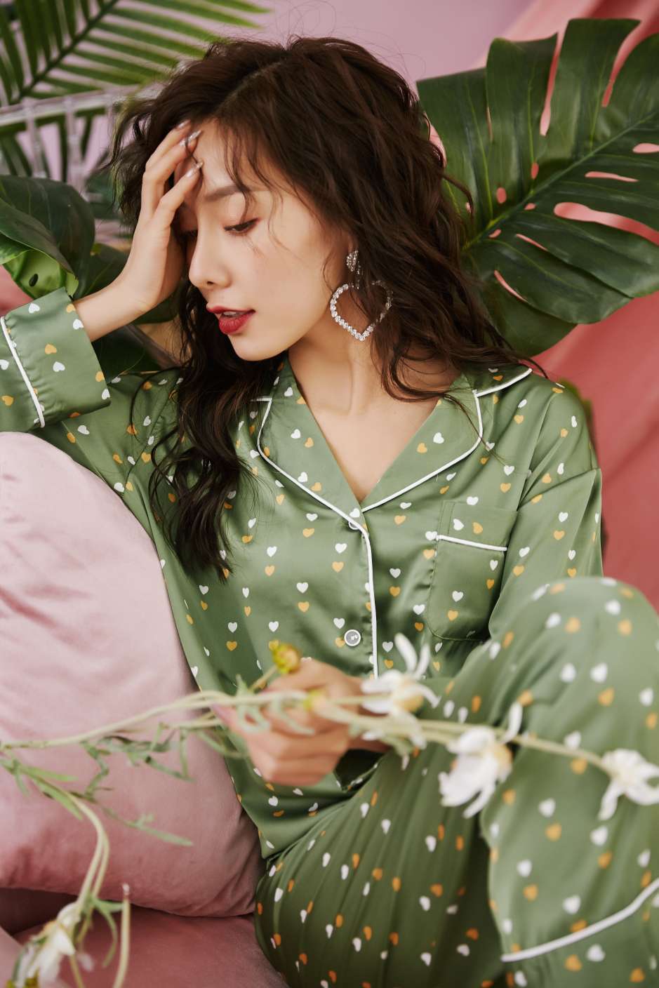 Silk Pyjamas Two Piece Set Application Scenario