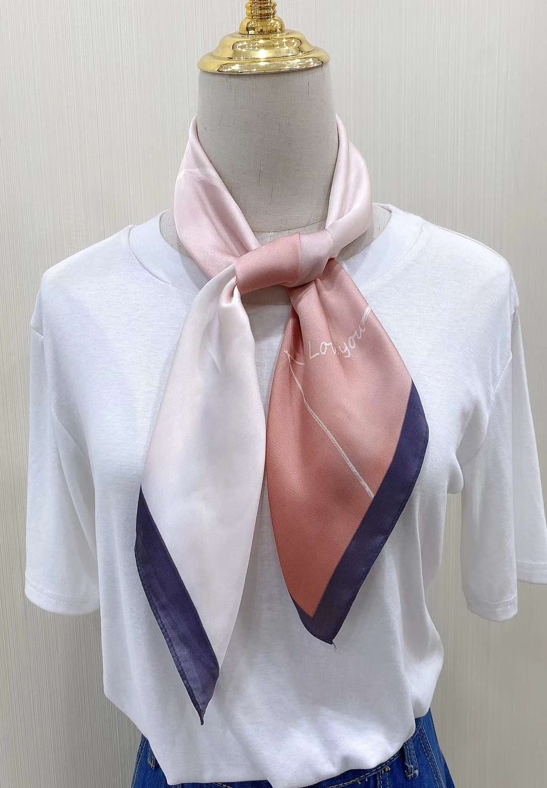 Women's Fashion Trends All Seasons Available Silk Square Silk Feel Application Scenario