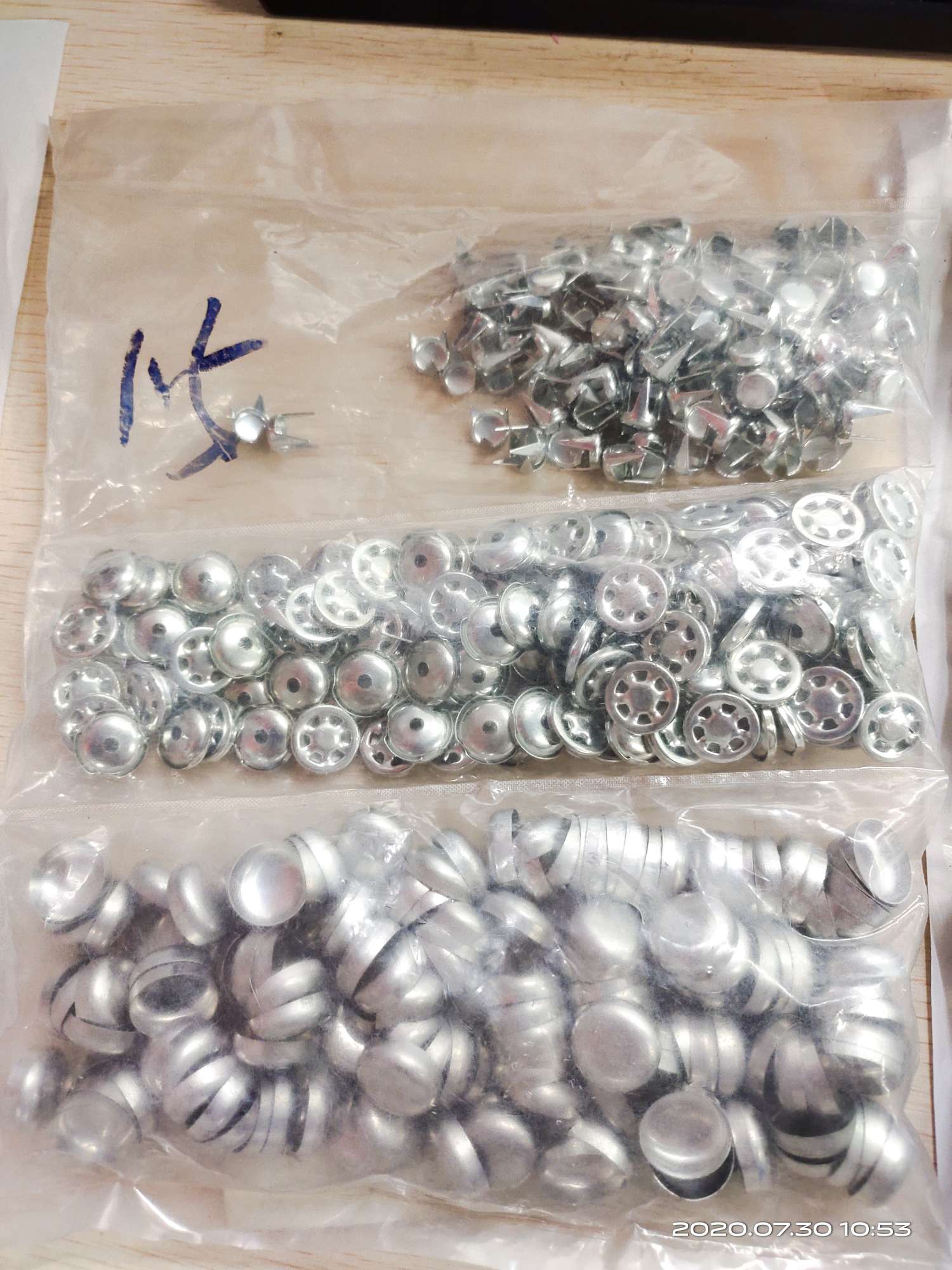 Specialized in cap studs, specializing in various types of cap studs with air holes, including 3X3 and 20X20, single and double sides details Picture