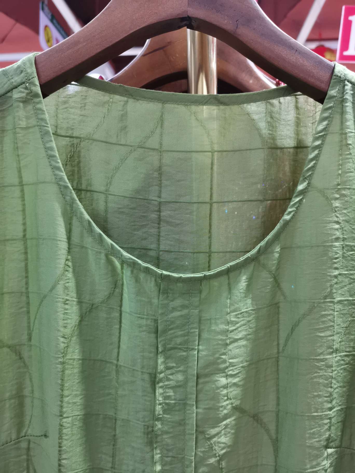 Fashionable light green large round neck double pocket dress Specification image