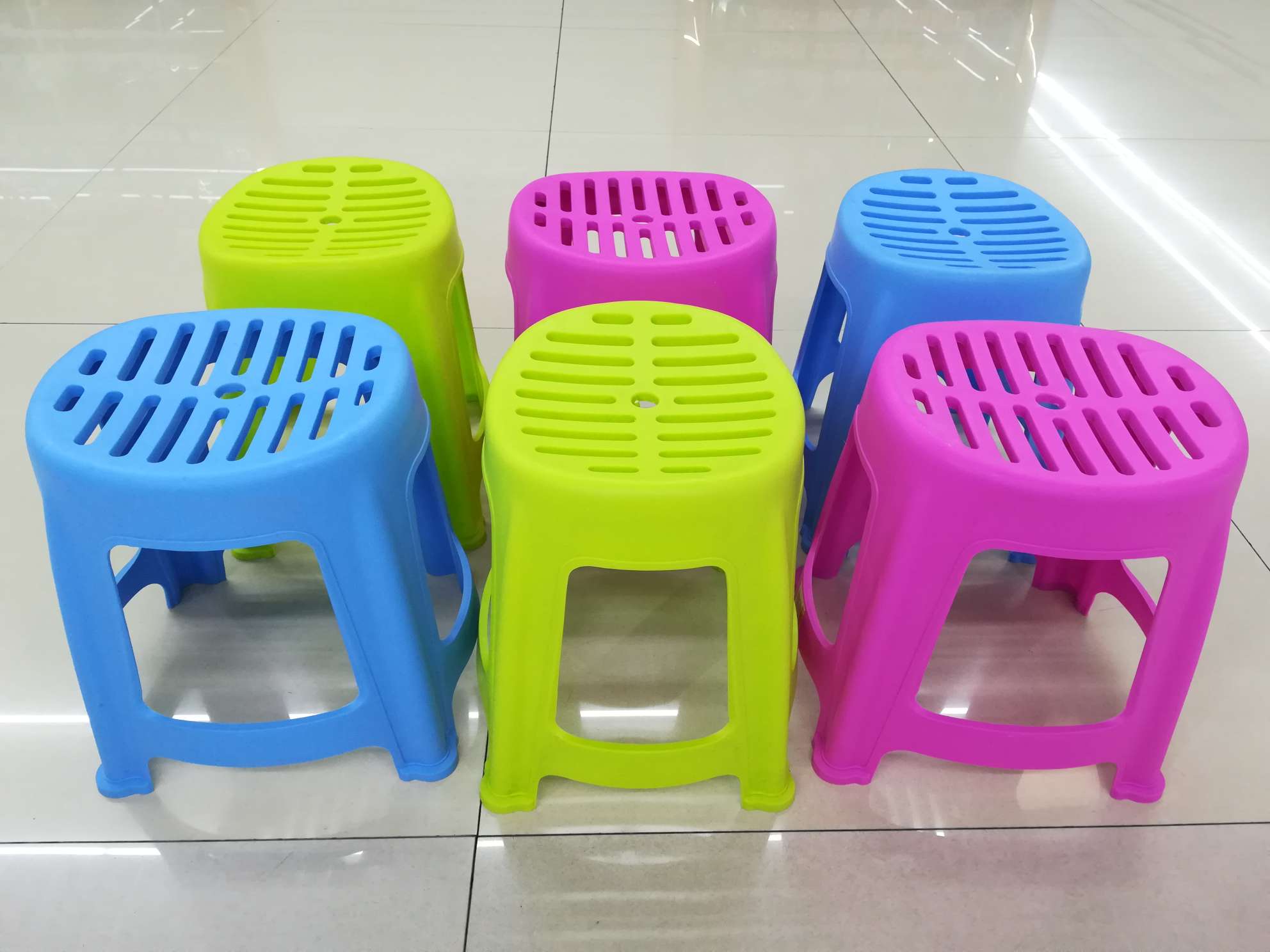 Factory direct sales of solid-color air-conditioned stools, anti-drop stools, and plastic stools details Picture
