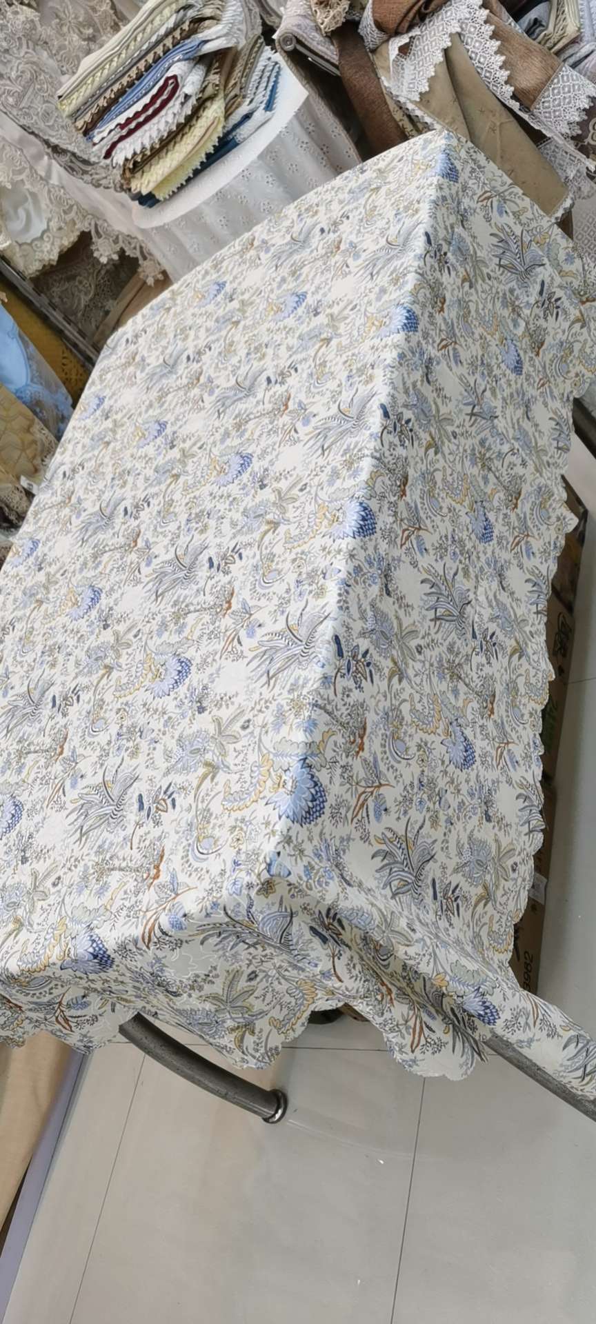 من الممكن أن يكون نمط منبسط من مفرشات الرياح في الحديقة هو 13*180Cm 216 Item Picture