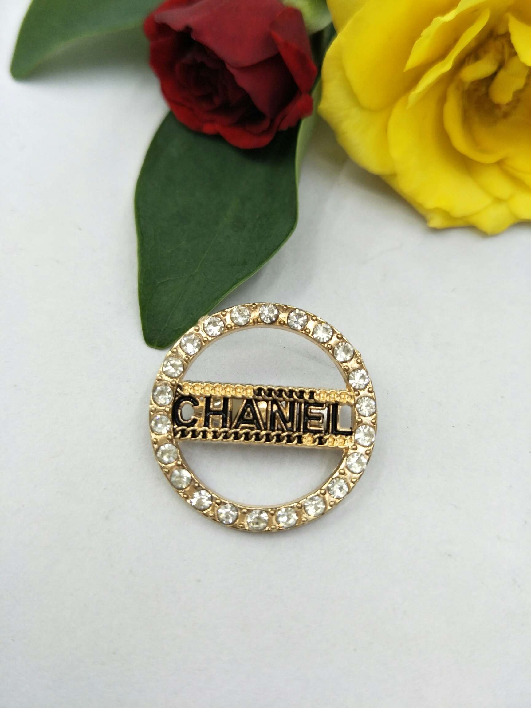 简约圆形胸针女高档ins潮个性毛衣开衫围巾
西服西装别针配饰可爱日系胸花