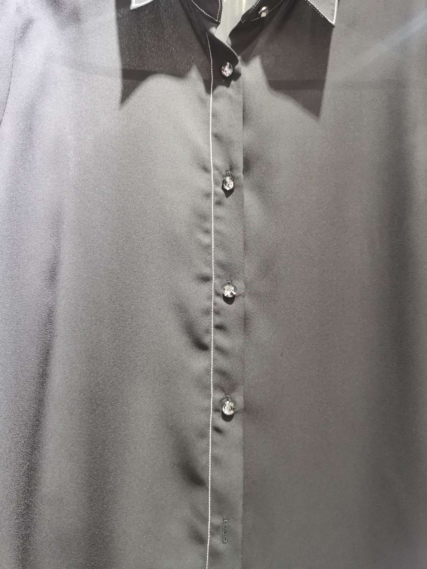 A fashionable women's top with black and white fringes details Picture