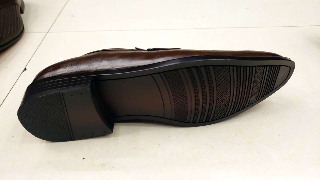 正装西服皮鞋白底实物图