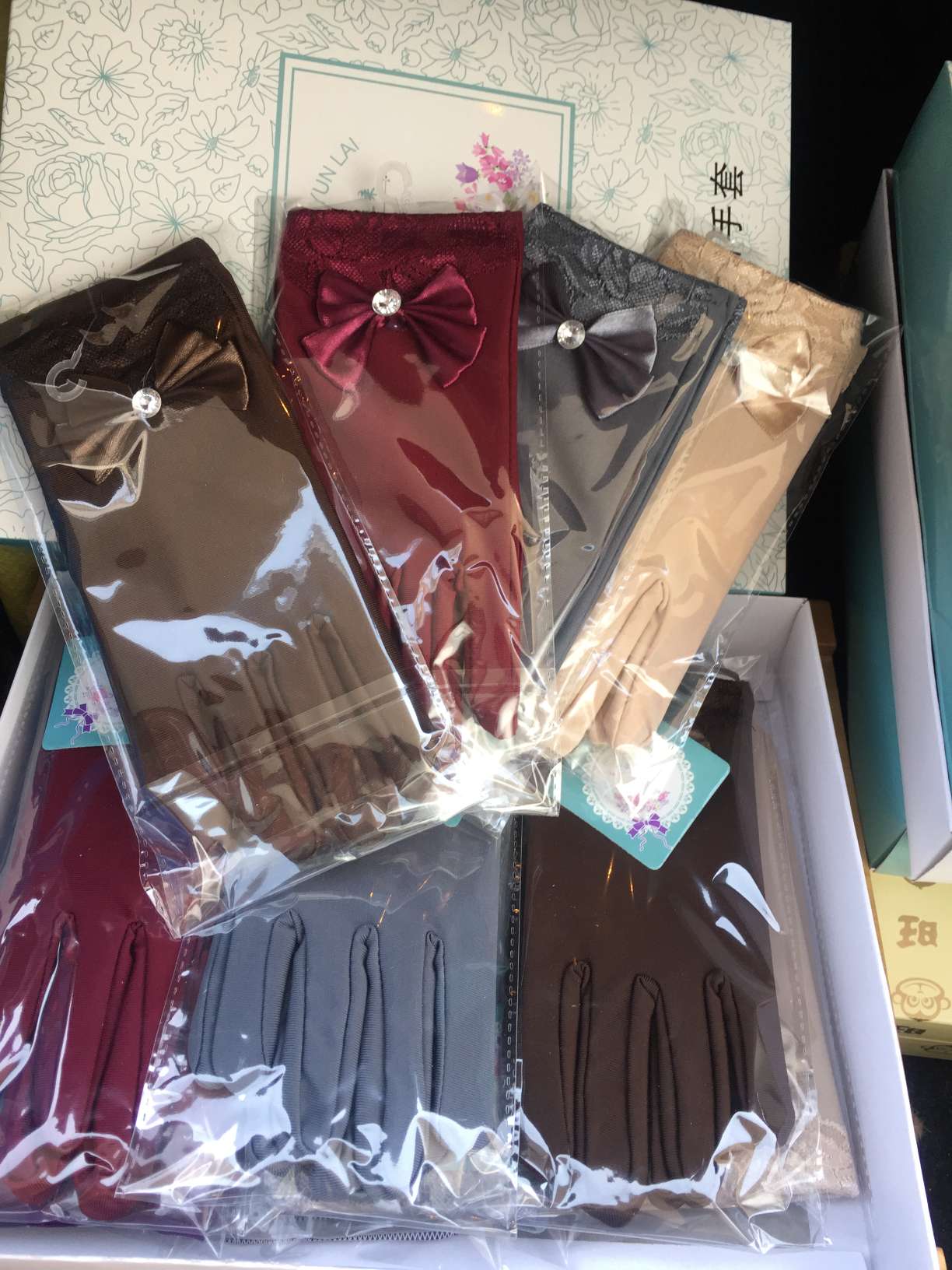 Elastic twin bowknot boxed gloves thumbnail