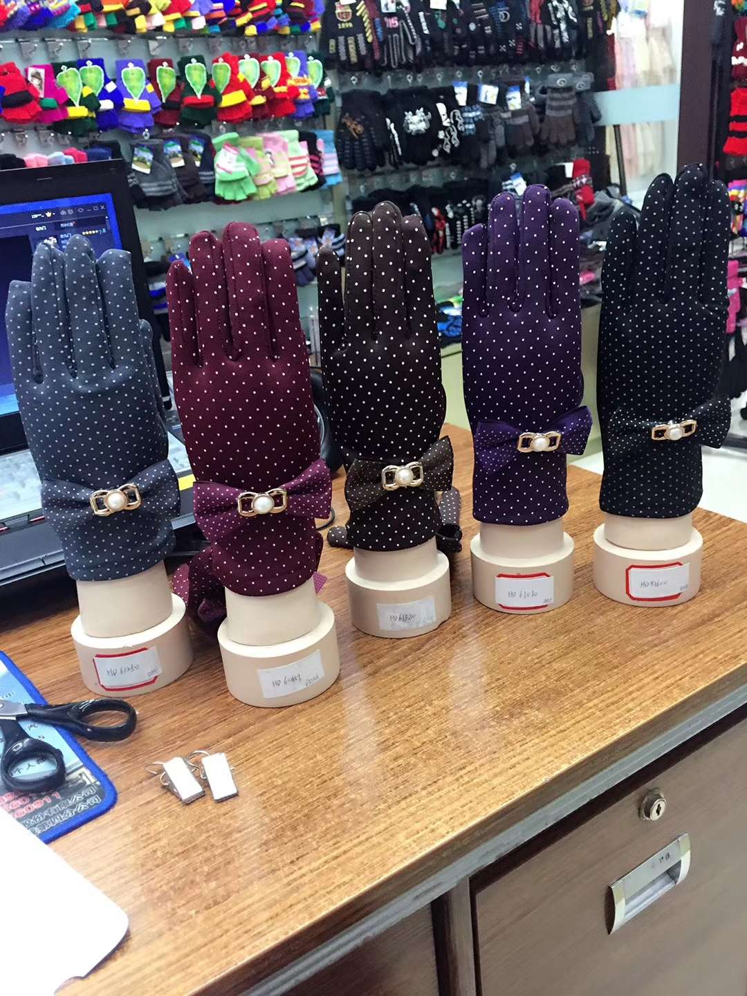 Thickened plucked large bow gloves