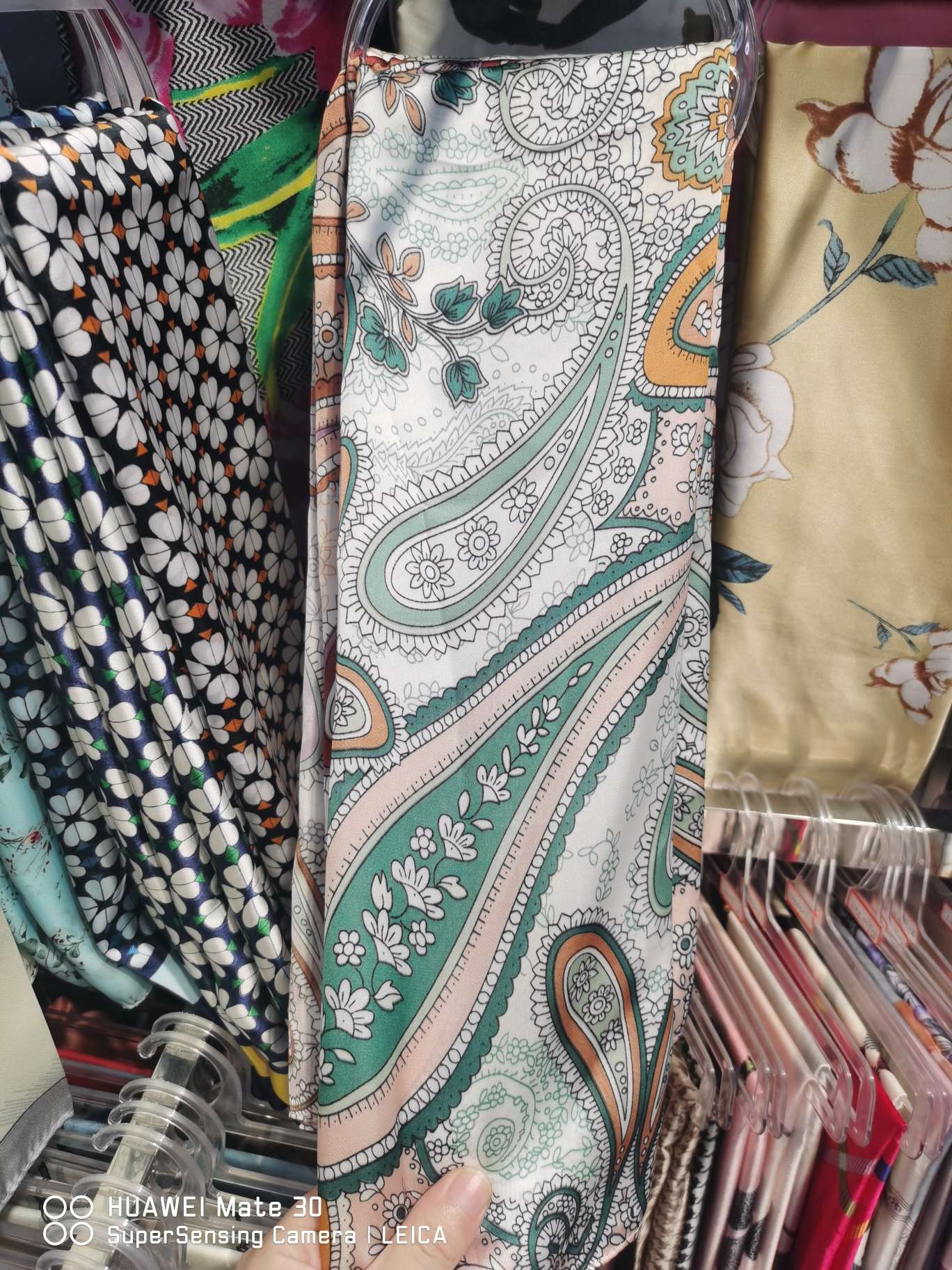 Silk square towel cashew nuts thumbnail