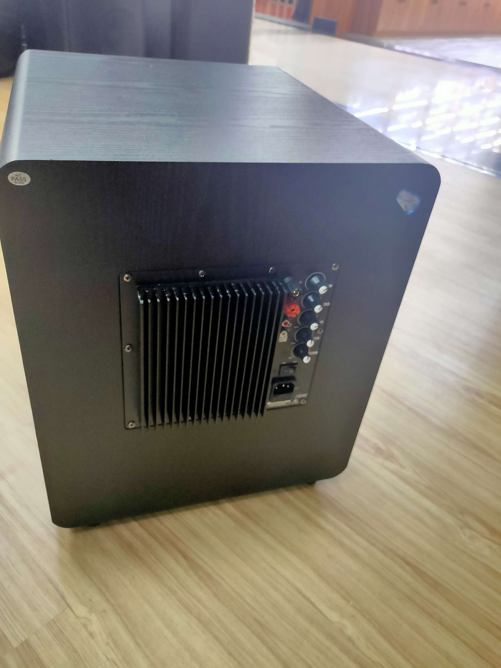 12寸有源低音炮V12，内置功放，黑木纹产品图