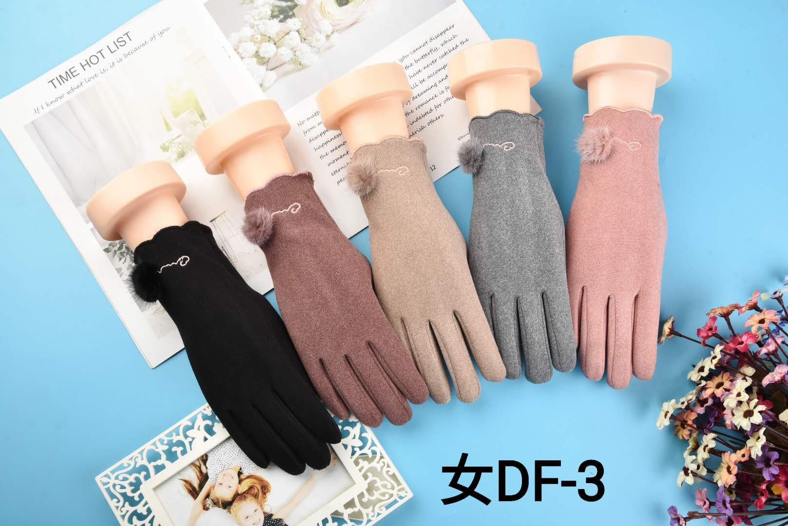 Girls' Velvet mink ball gloves thumbnail