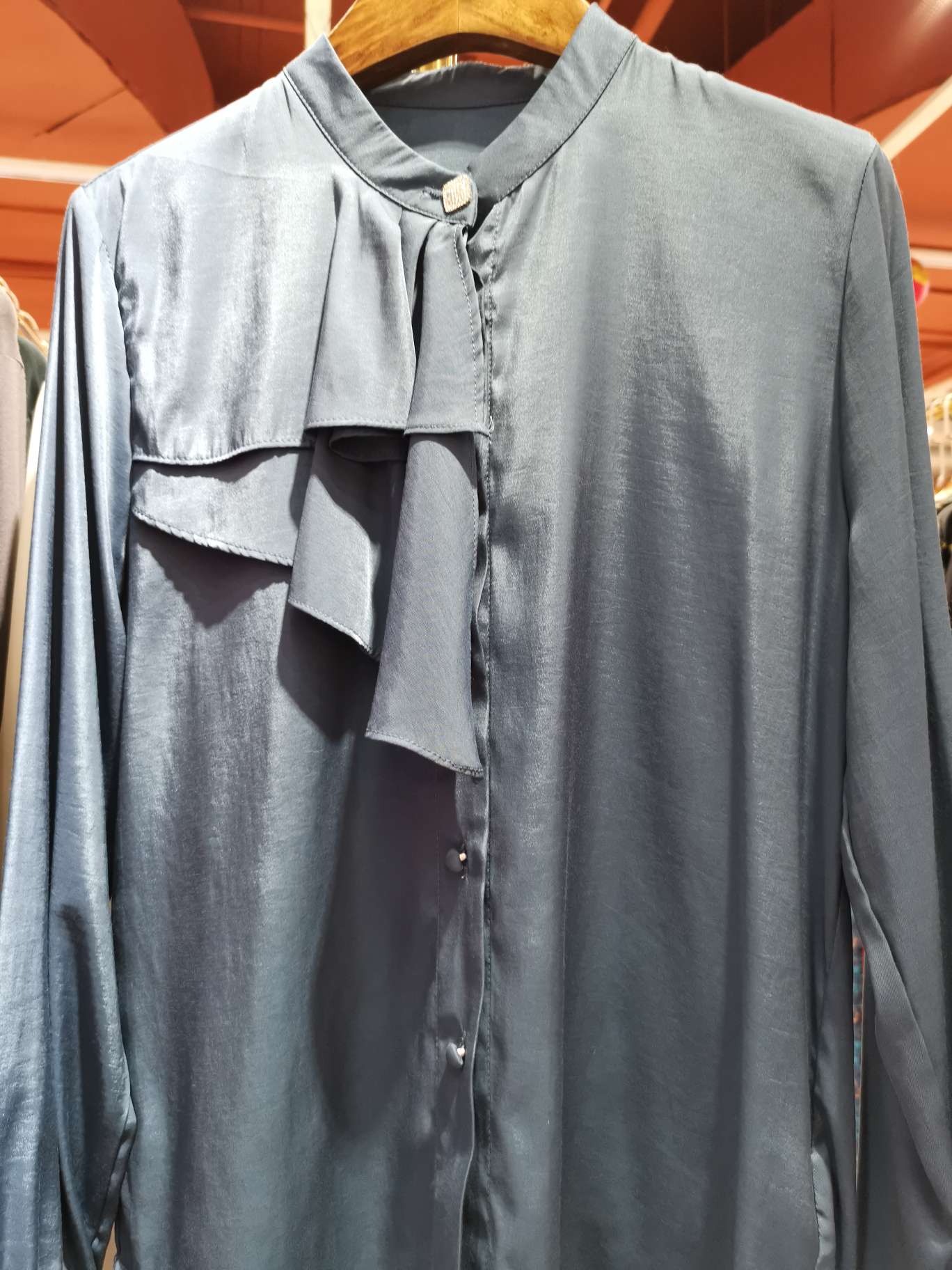 时尚领纽扣女上衣20