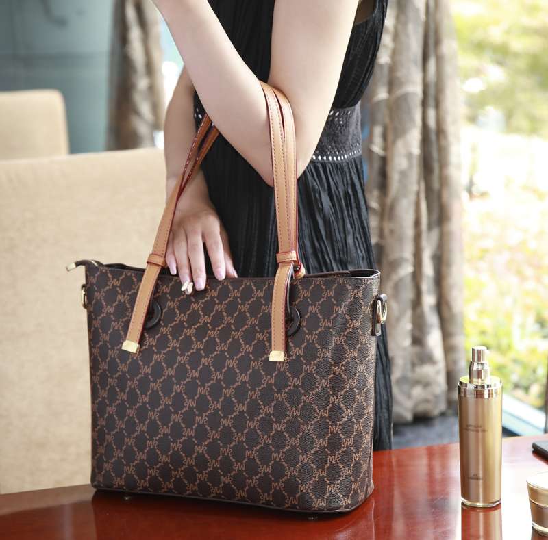 MK women's bag: Classic, fashionable, large-capacity single-shoulder bag Item Picture