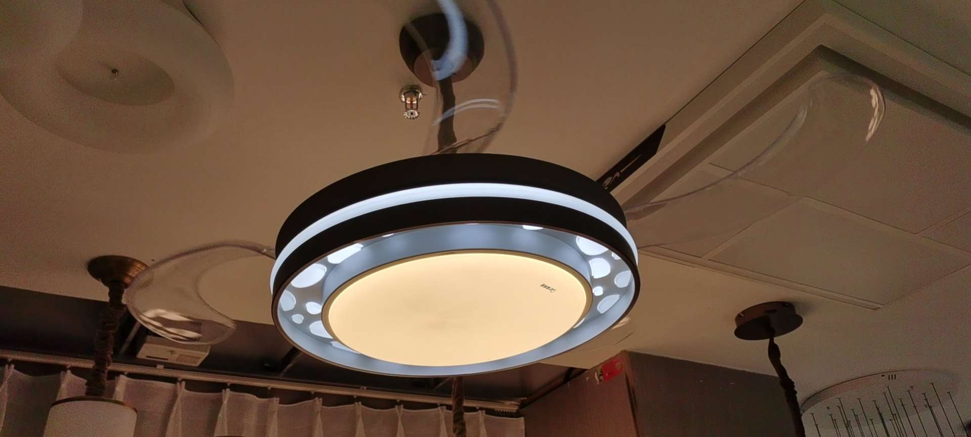 Ceiling fan lamp, integrated ceiling fan lighting fixture, space-saving, cool, adjustable lighting ceiling fan lamp