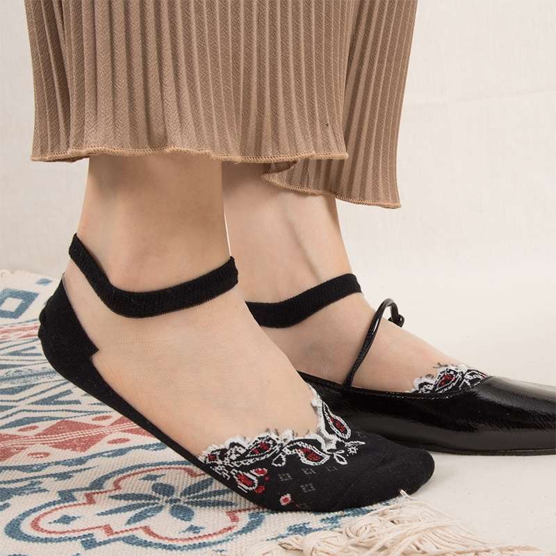 Internet-famous best-selling lace socks, boat socks, fashionable and trendy socks, lace socks, crystal glass stockings, five-finger socks, pantyhose, mid-calf socks, cotton socks, student socks, Japanese and Korean popular socks undefined