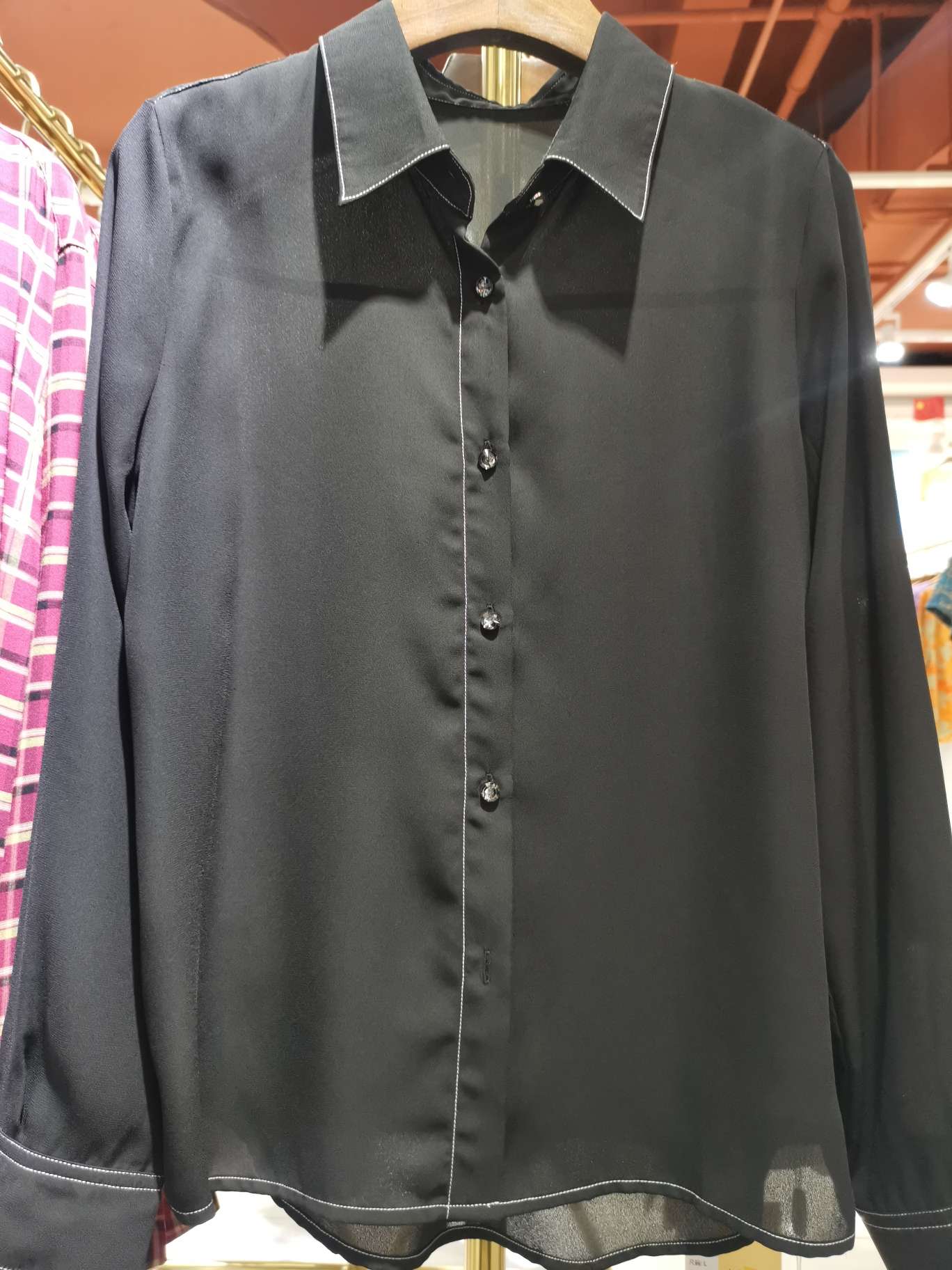 A fashionable women's top with black and white fringes