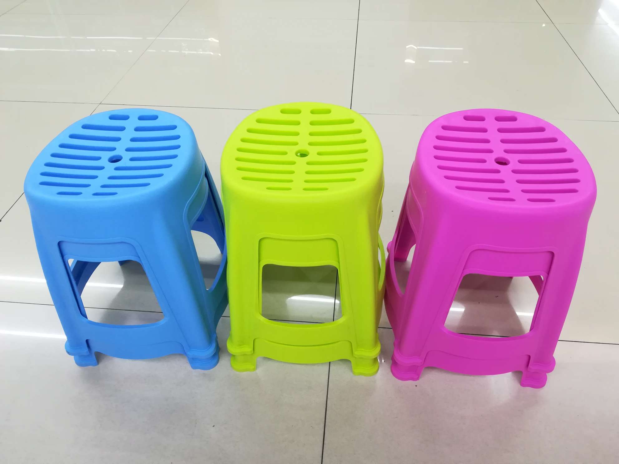 Factory direct sales of solid-color air-conditioned stools, anti-drop stools, and plastic stools Specification image
