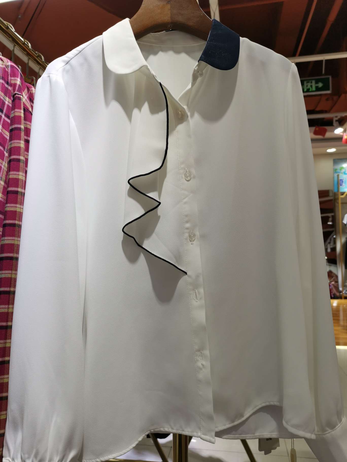 Lapel single-breasted women's shirt 3