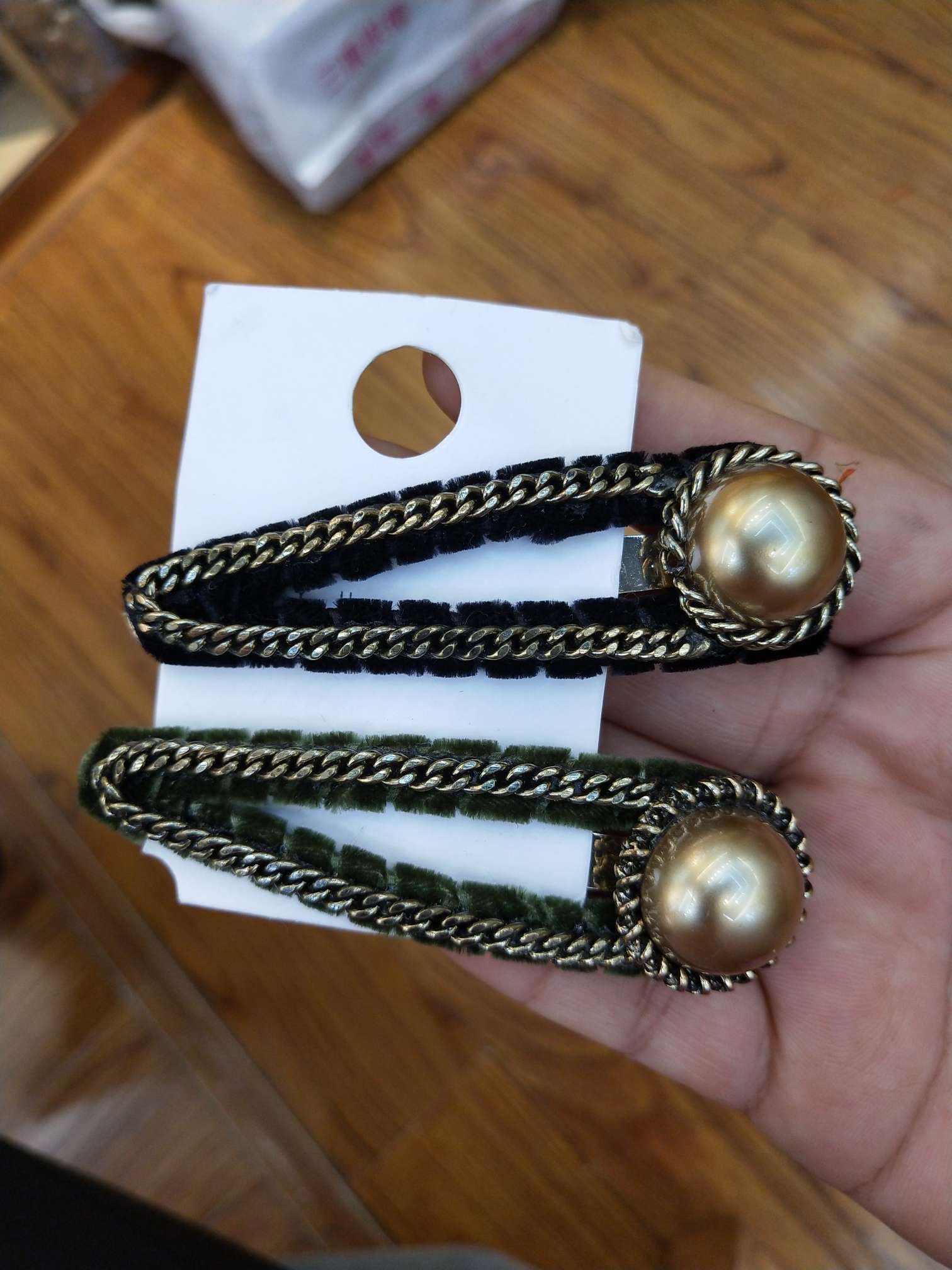 Chain pearl bb clip