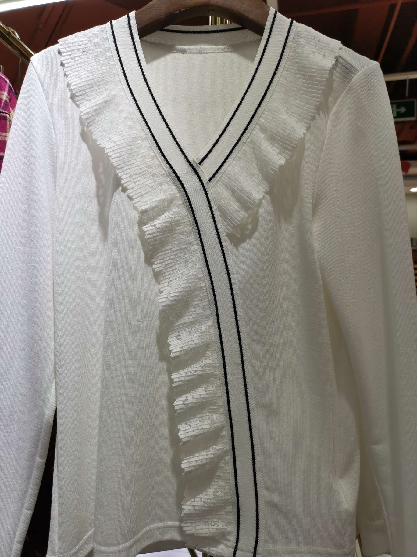 Fashionable lace Y-neck knitted long-sleeved women's top