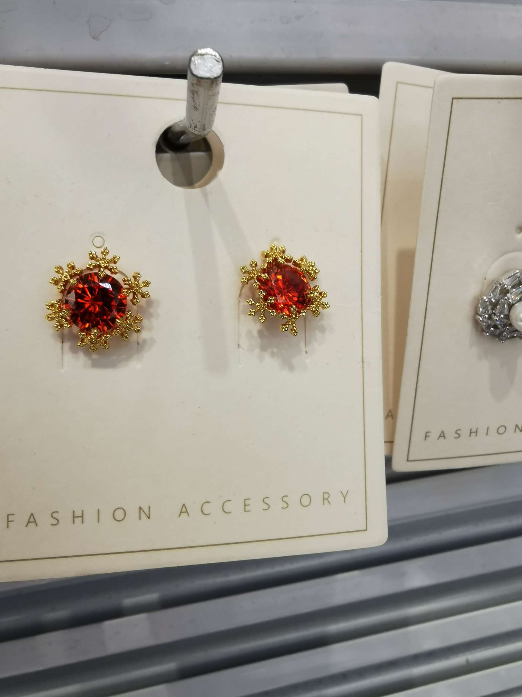 Internet celebrity earrings